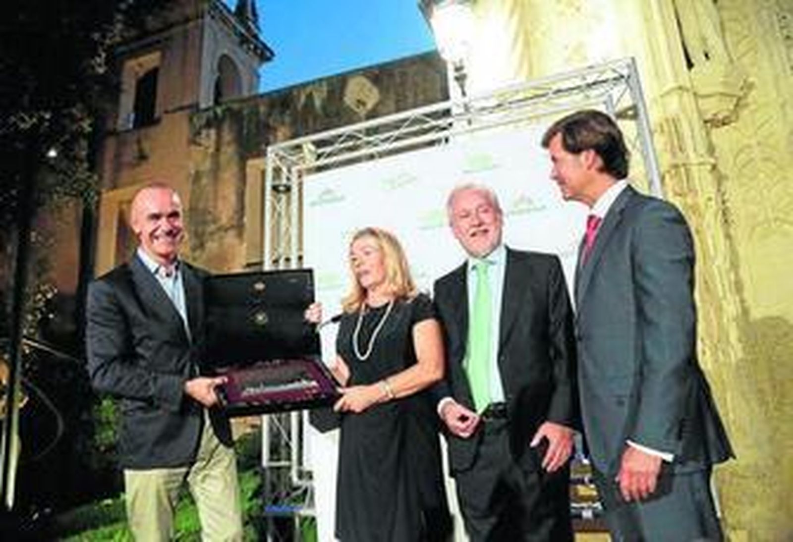El delegado Antonio Muñoz; Charo Girón y Mariano Palancar, de Sevirama; y Miguel Rus, presidente de la CES.