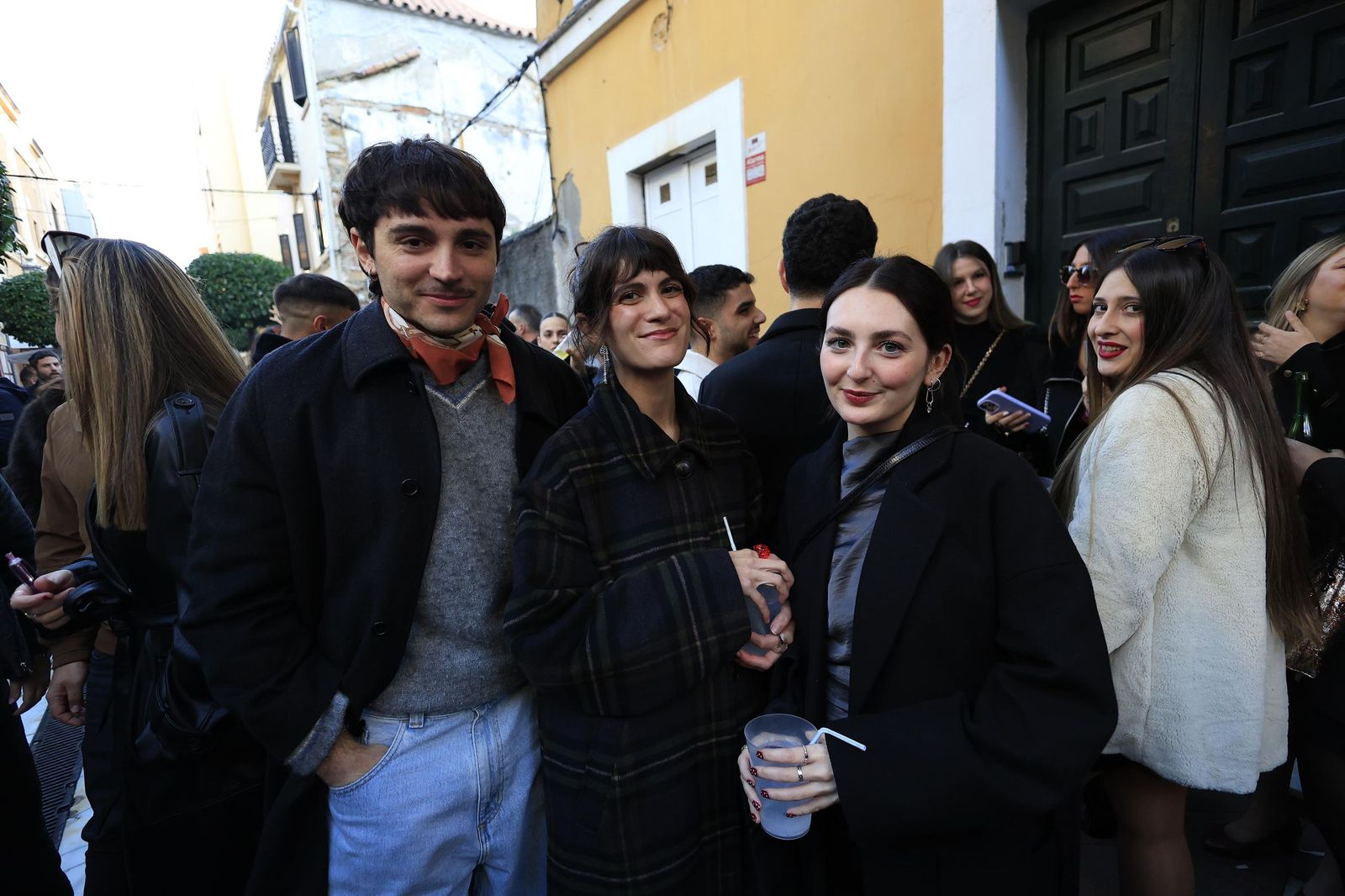 La Línea explota de gente en la tardebuena más animada, en imágenes