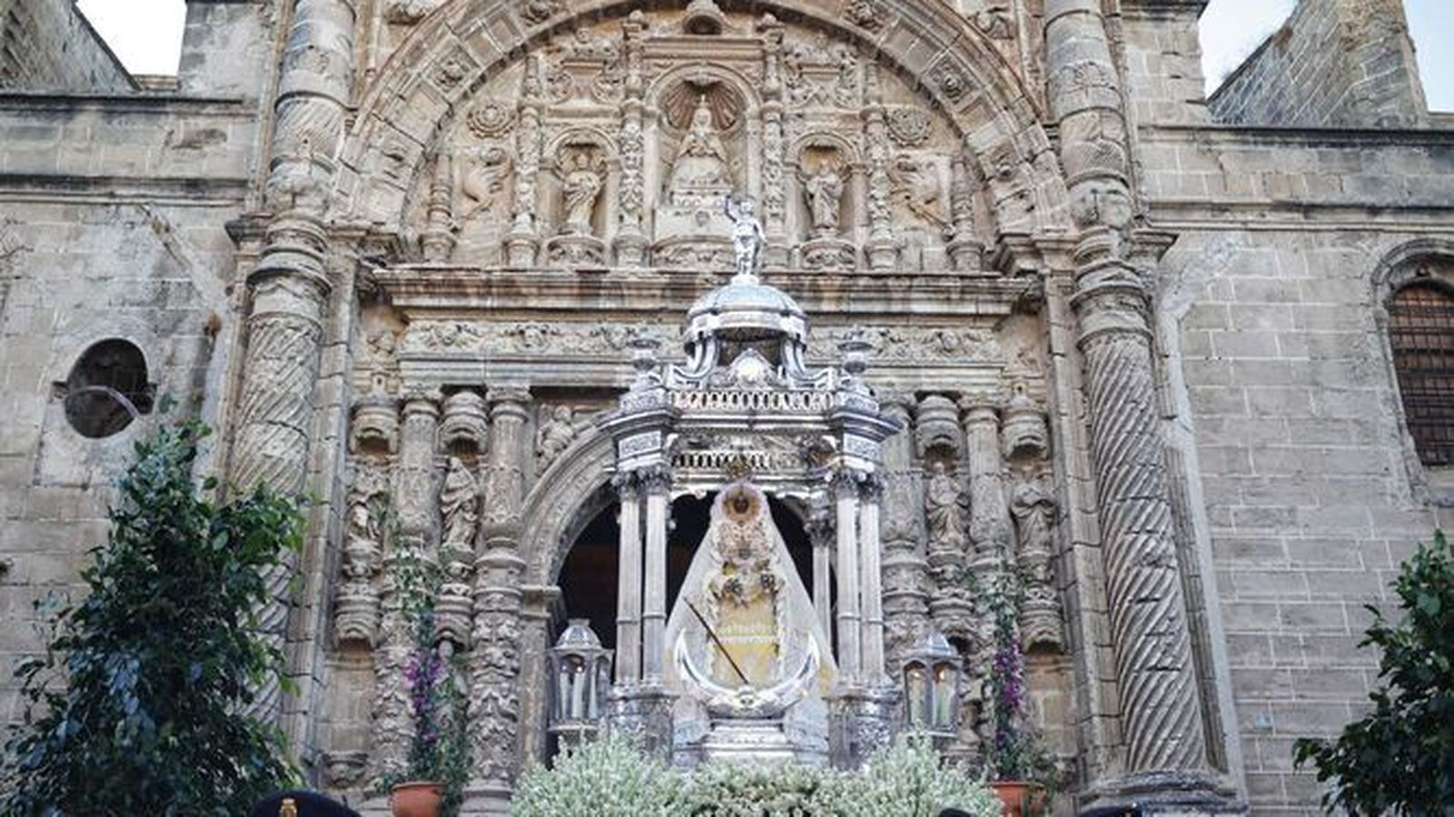 La salida de la Virgen de los Milagros de la Iglesia Mayor Prioral.
