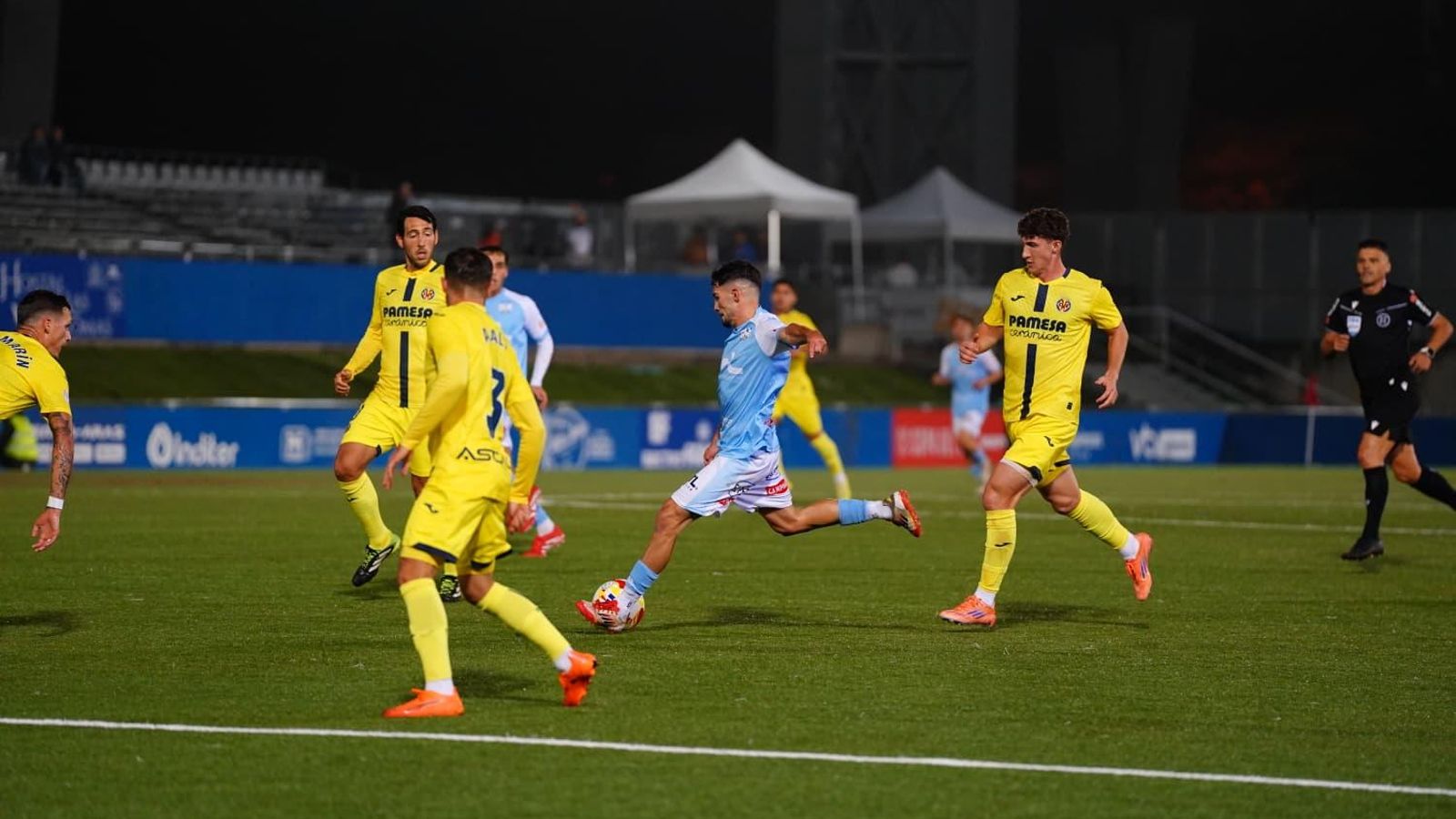 Hugo dispara durante el encuentro ante el Villarreal.