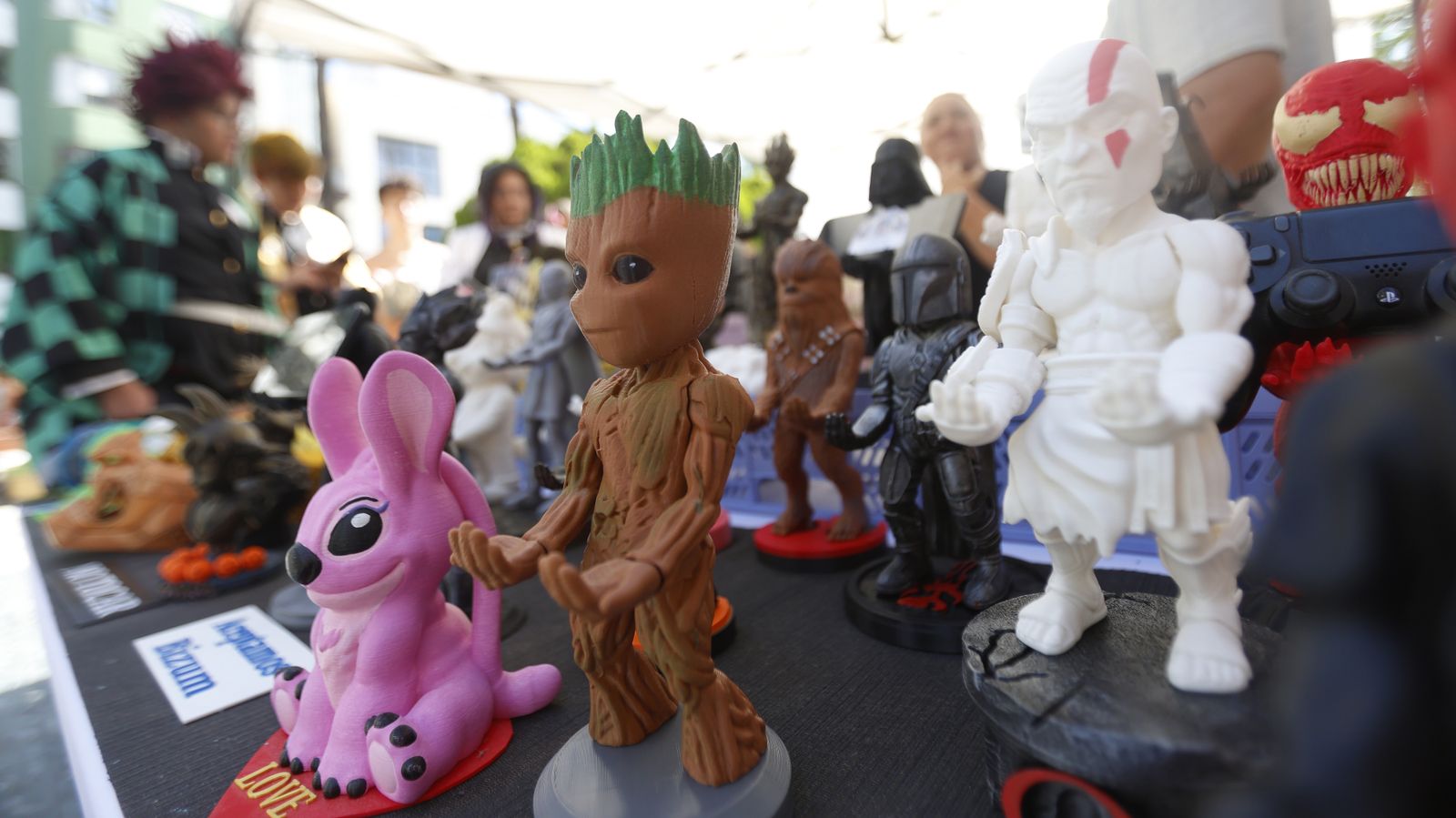 Las fotos de la jornada sobre manga y cómic celebrada en la plaza Fariñas de La Línea