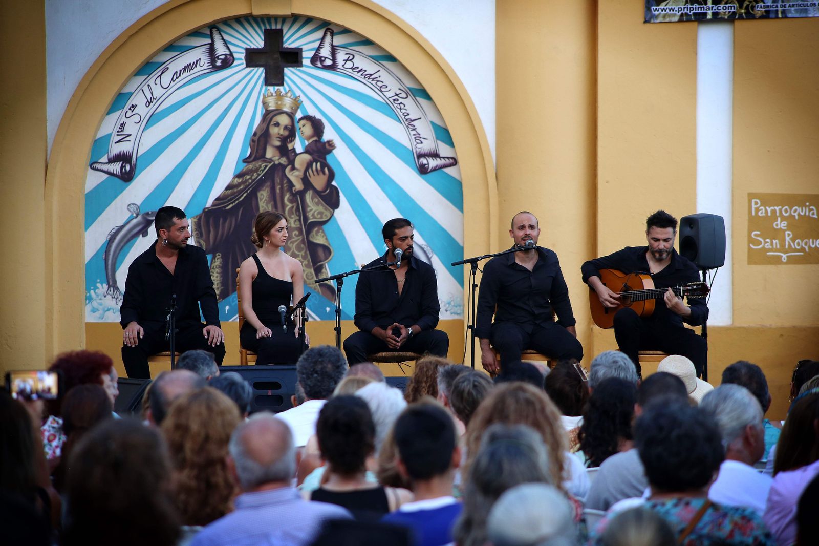 Grupo de artistas que actuaron en la Plaza de San Roque.