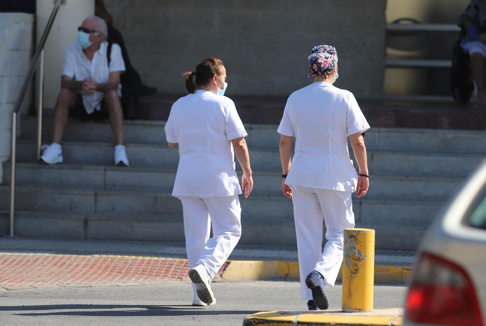 Trabajadoras sanitarias del Hospital Juan Ramón Jiménez.