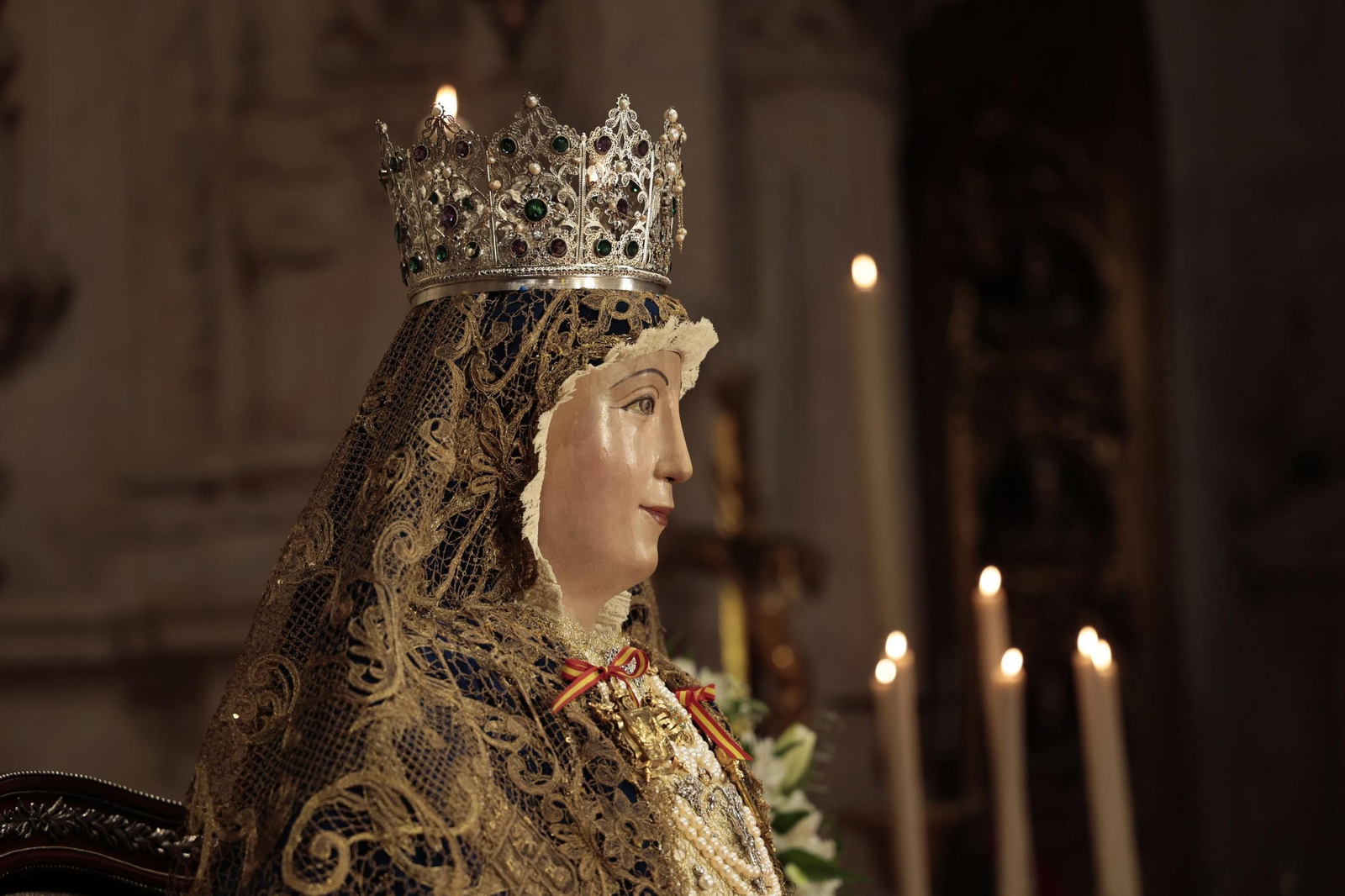 Imágenes del besamanos de la Virgen de los Reyes