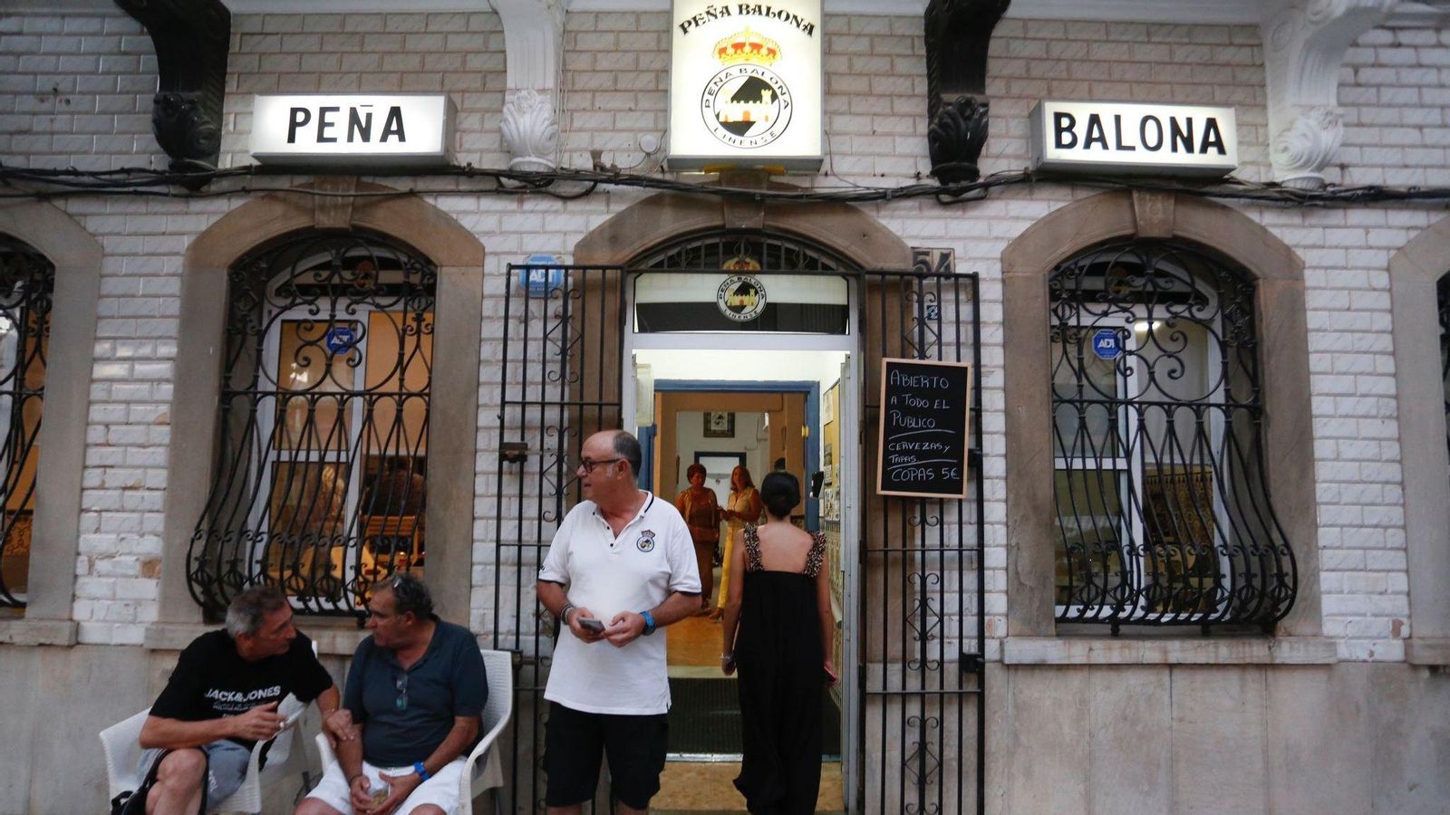 La puerta de la Peña Balona, abierta al público después de varios meses