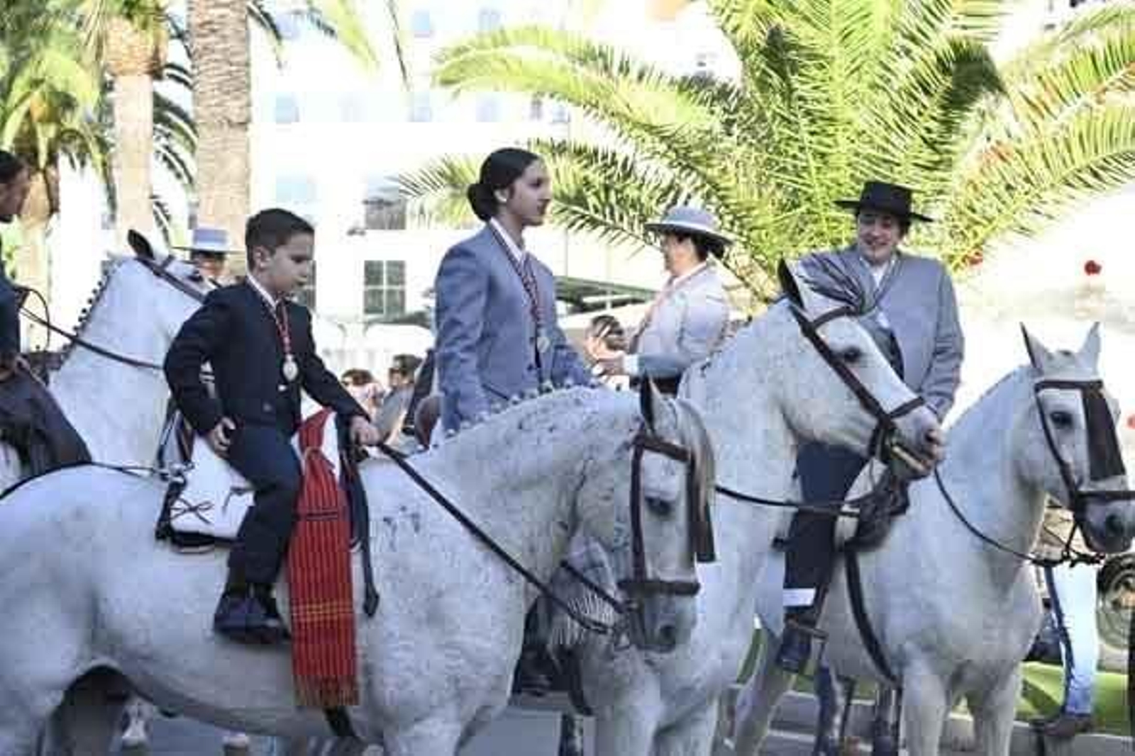 Las mejores imágenes de los peregrinos en la salida de Emigrantes