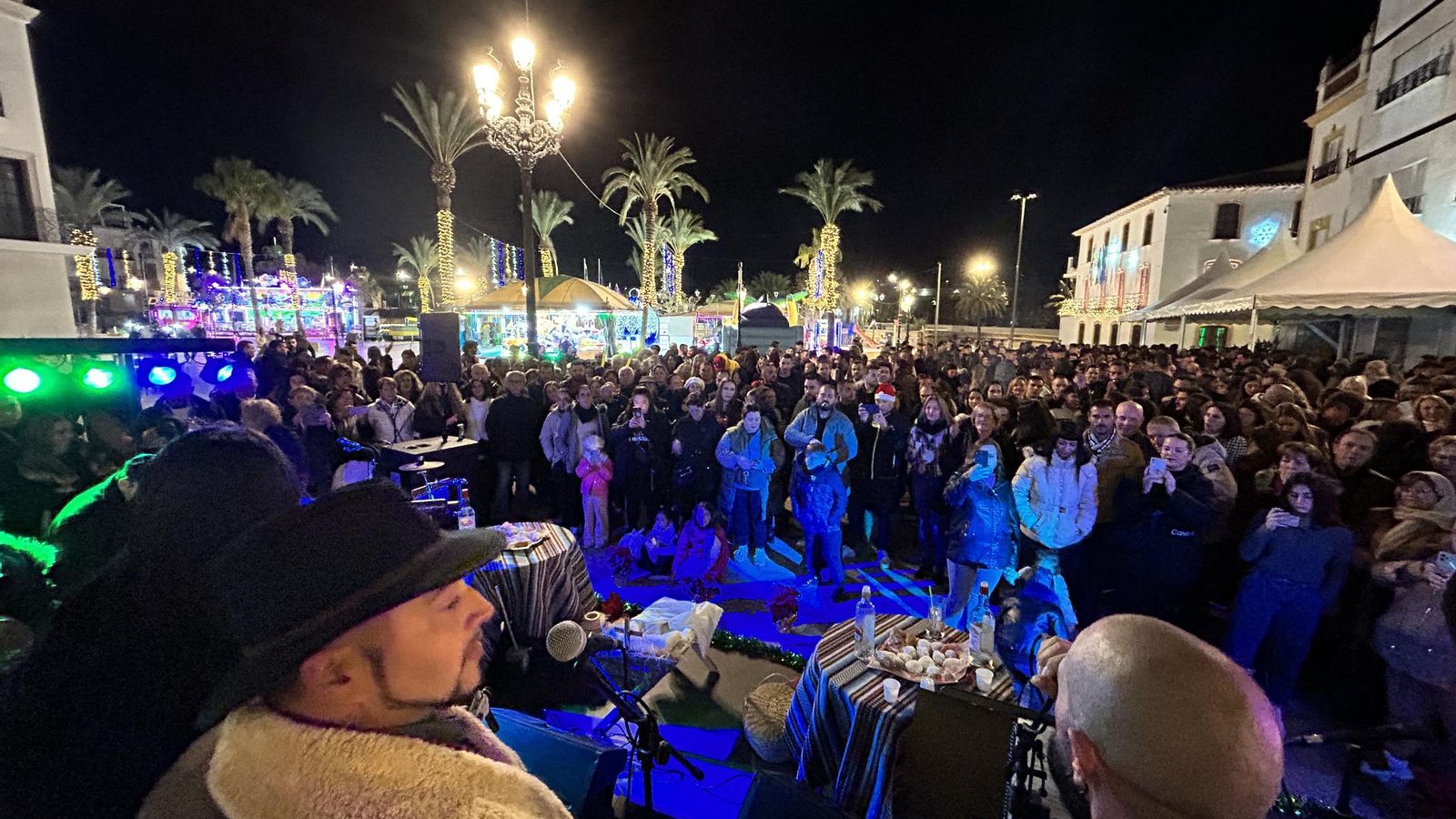 Numerosos grupos de amigos y familias bailarán y cantarán villancicos en las Zambombas Cofrades