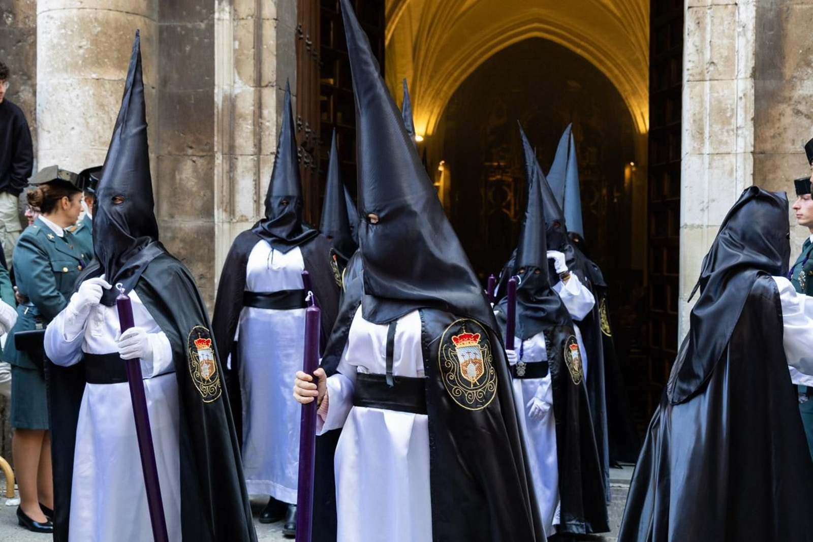 Las cofradías de la Vera Cruz, Expiración y Gran Poder lucen sus cortejos en la calle