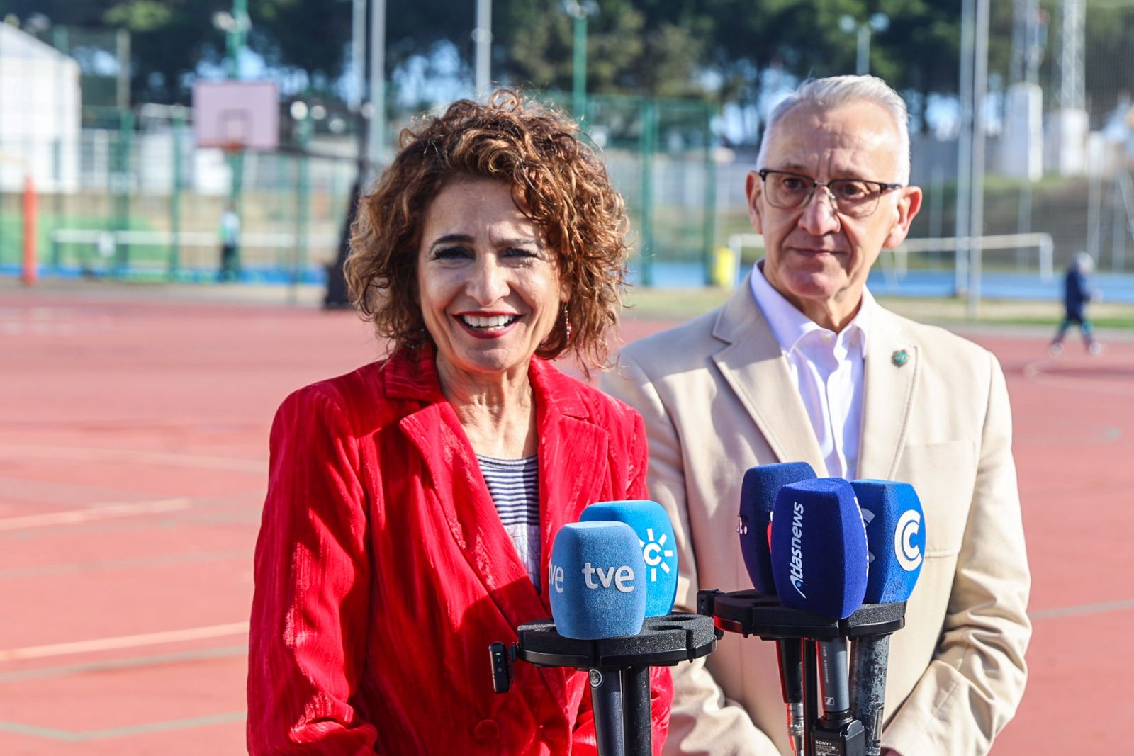 Fotografías de la inauguración de las nuevas instalaciones del complejo deportivo municipal de Bonares