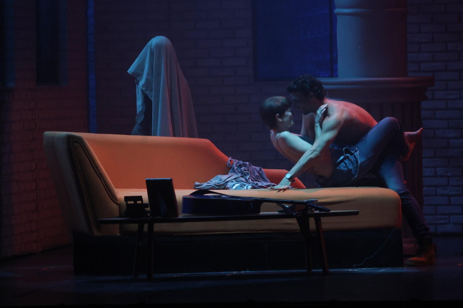 El musical de Ghost en Málaga, con David Bustamante y Ricky Merino, en fotos