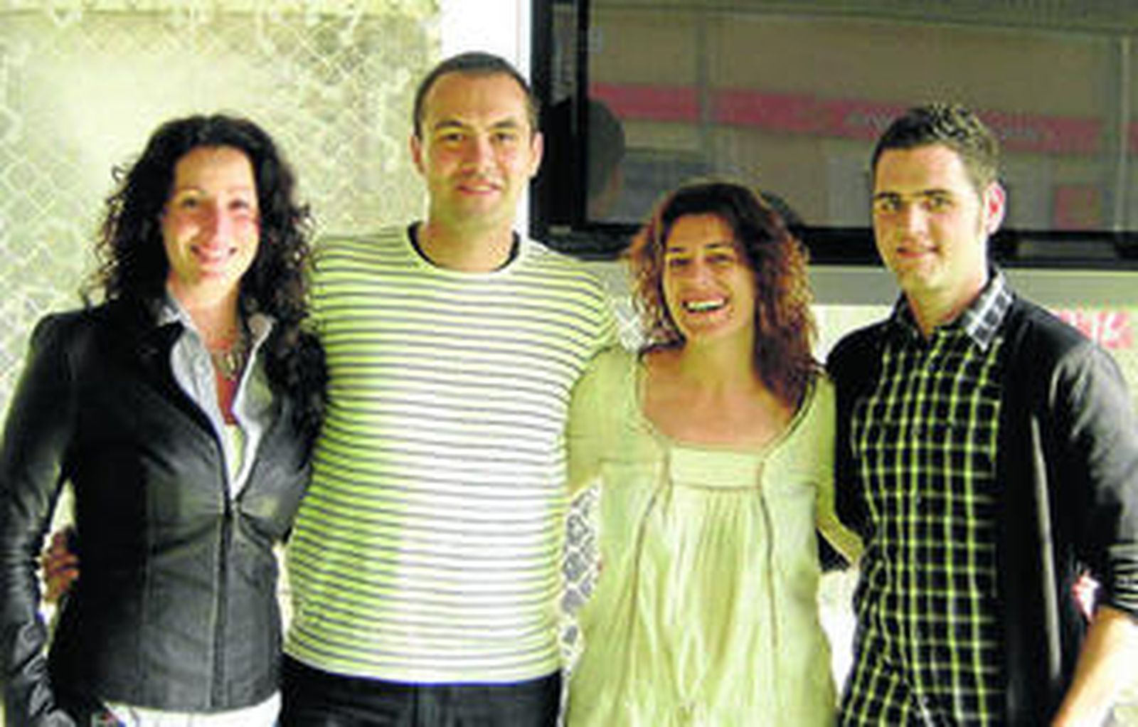 María Vázquez junto a David Turpín y Neus Sanz el día del rodaje de 'Reloj de arena' en los Refugios.