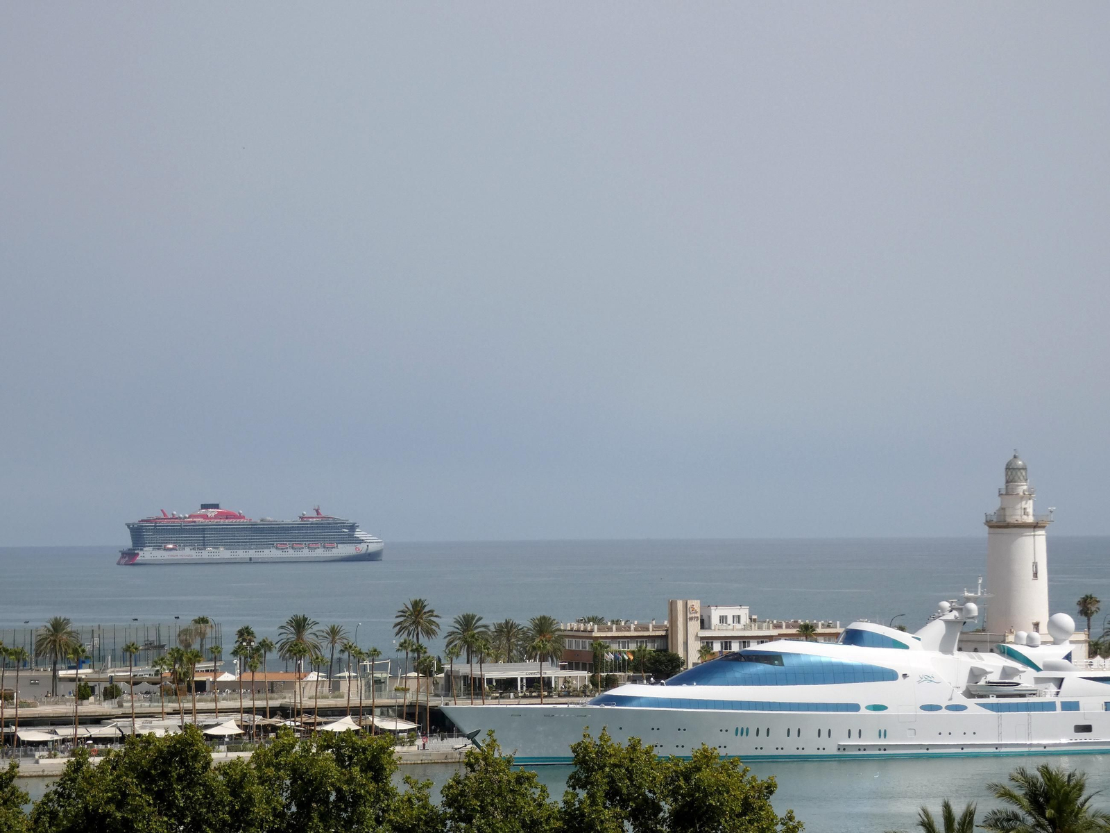 El 'Brilliant Lady' nuevamente en Málaga.