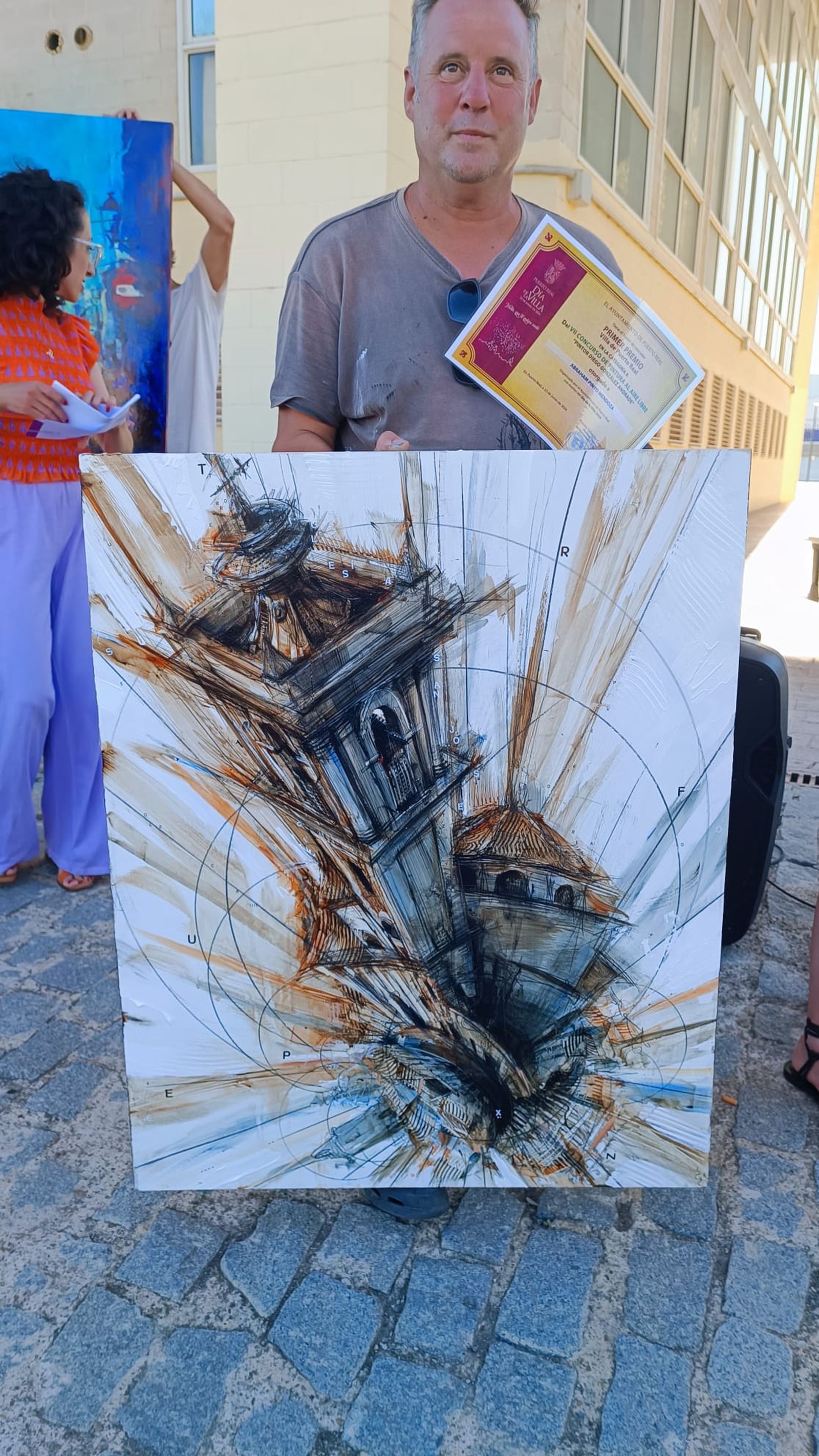 Abraham Pinto con el trabajo ganador del primer premio