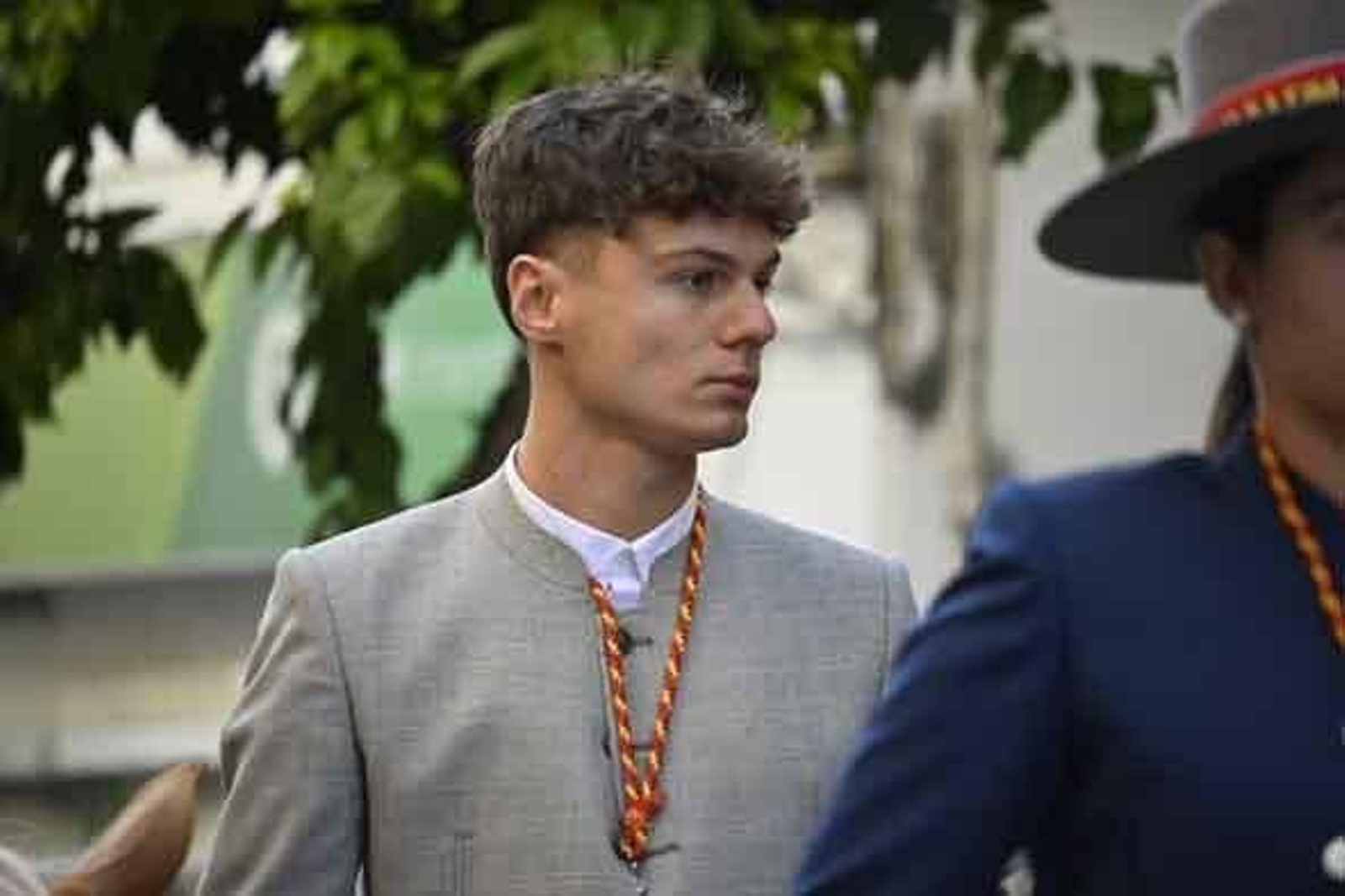 Las mejores imágenes de los peregrinos en la salida de Emigrantes