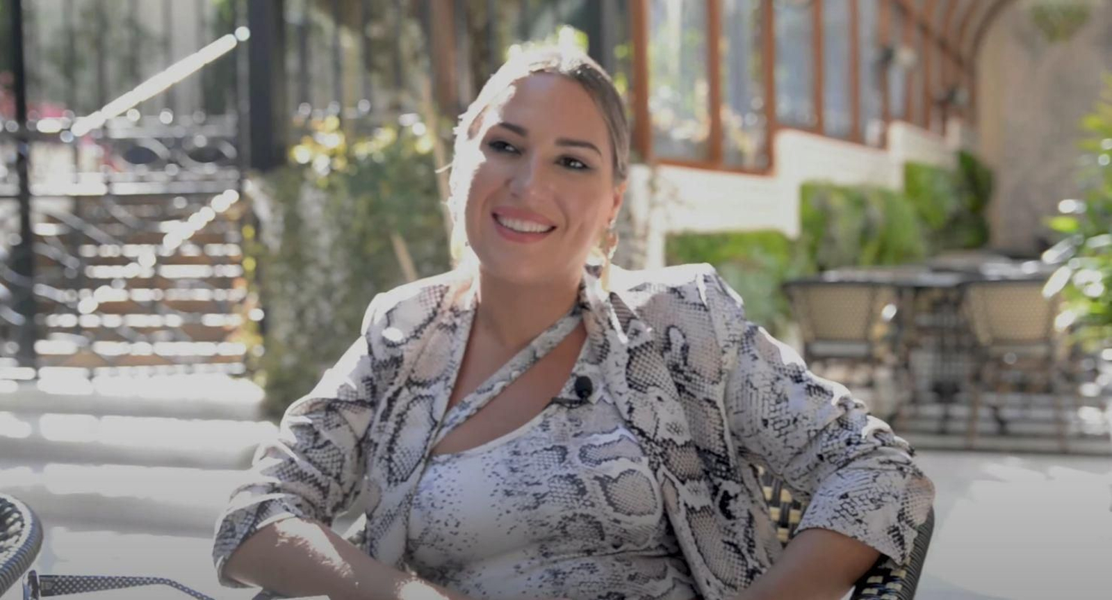 Laura Gallego en su entrevista con el canal de YouTube "Hoy conocemos a..."