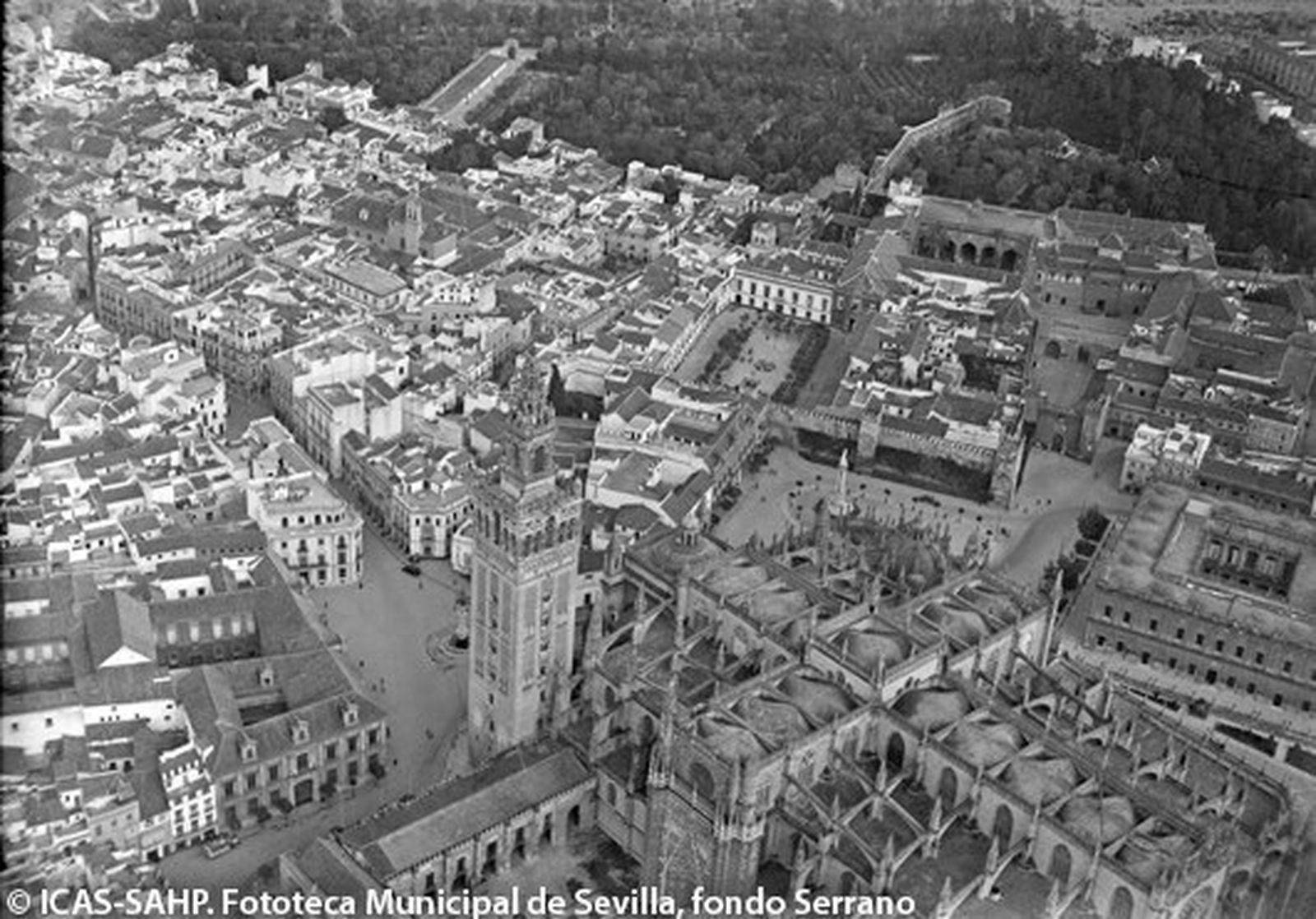 Paseo gráfico por la historia reciente del Alcázar de Sevilla