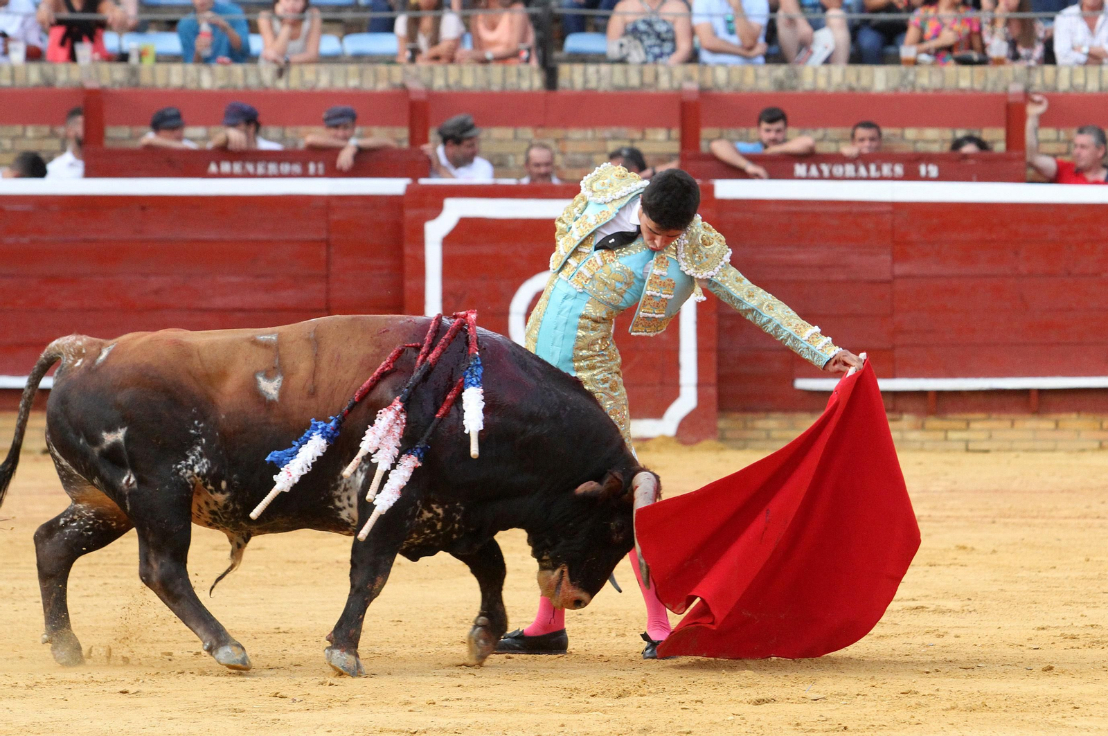 Juan Silva "Juanito" sale a hombros en la Plaza de toros La Merced, en imágenes