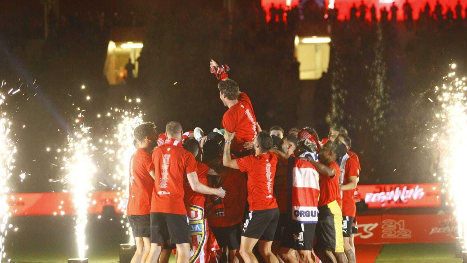 Rubi también fue manteado por sus jugadores