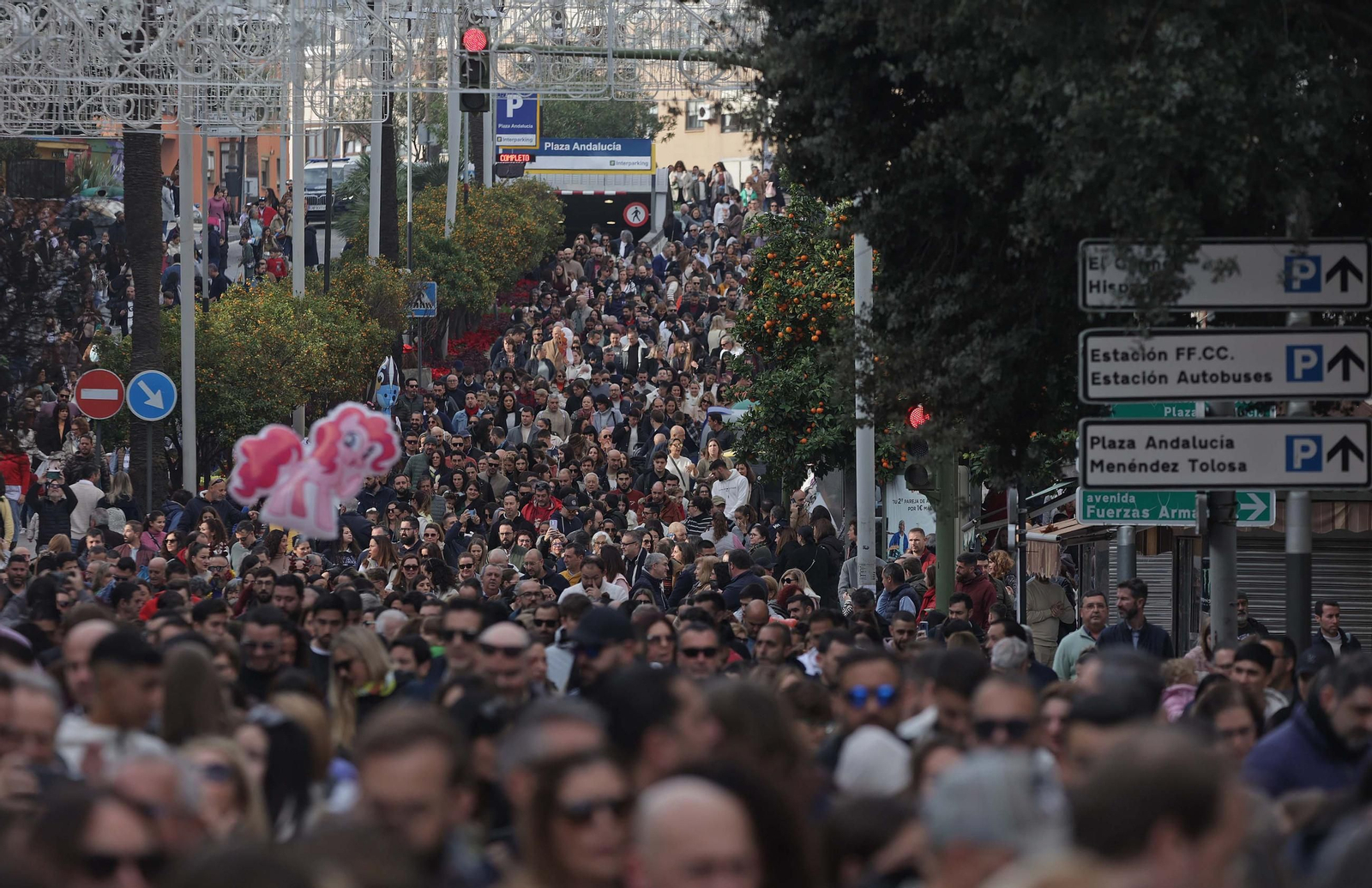Búscate en las fotos del Arrastre de Latas 2025 en Algeciras