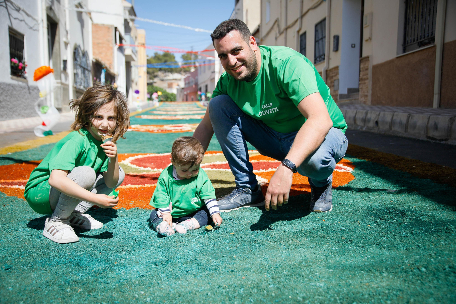 Así es la gran alfombra de serrín para que levite la Virgen de Fátima de Tíjola