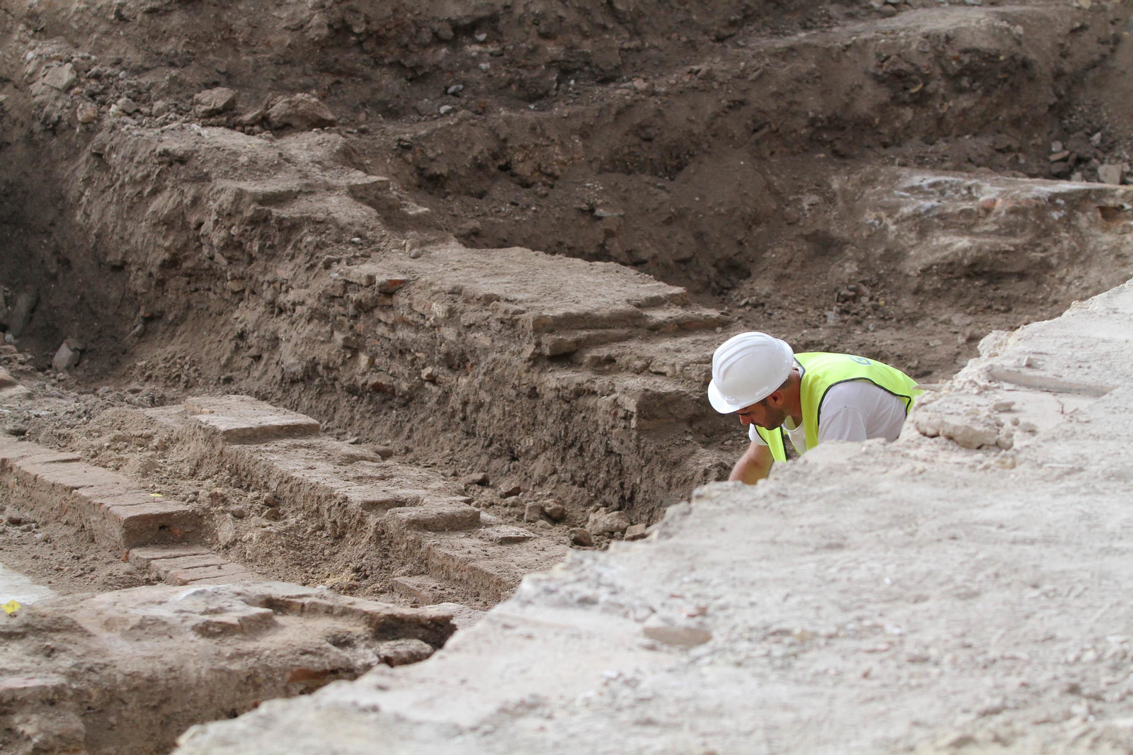 La visita del alcalde a las obras del Mercado Puerta de la Carne, en imágenes