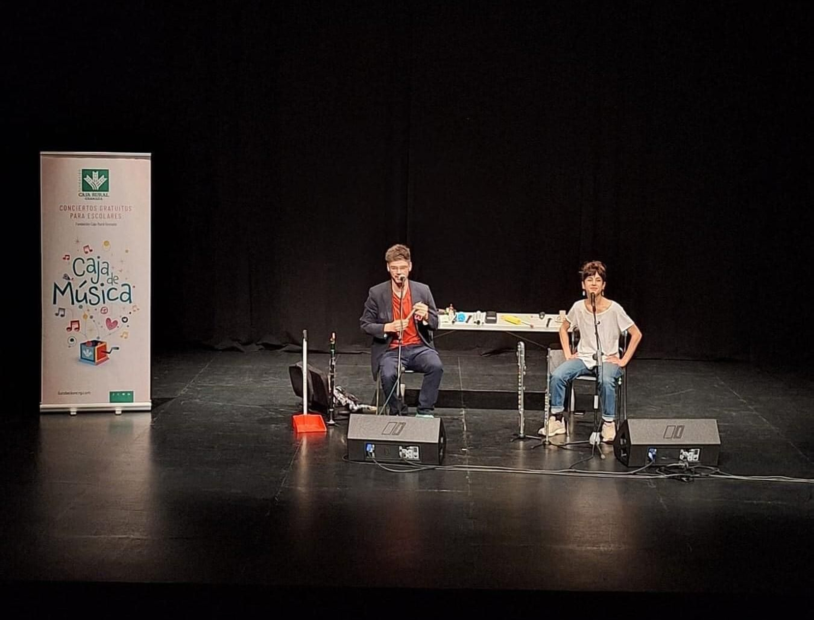 Concierto didáctico de 'Zopli2' para los alumnos del CEIP San José de Calasanz en el Teatro Villa de Huércal-Overa.