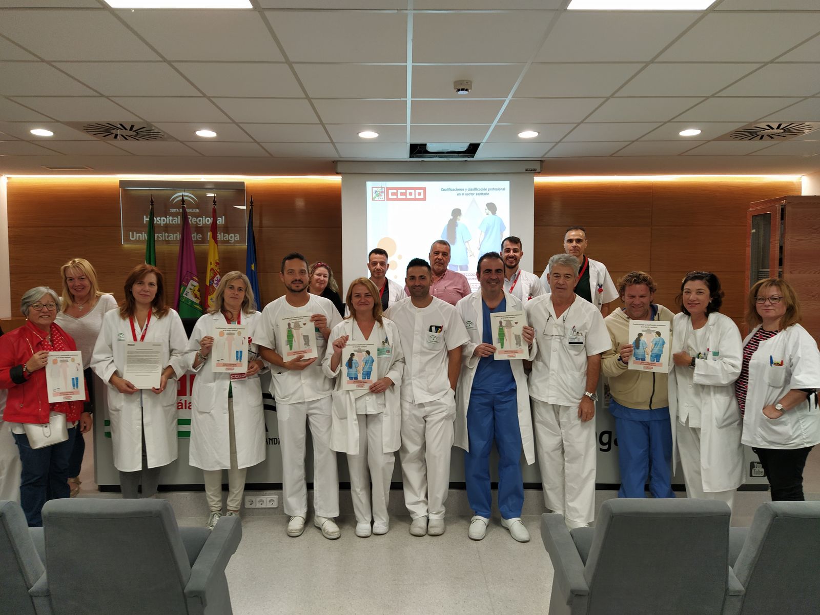 Profesionales del SAS en la asamblea informativa de CCOO en el Hospital Regional.