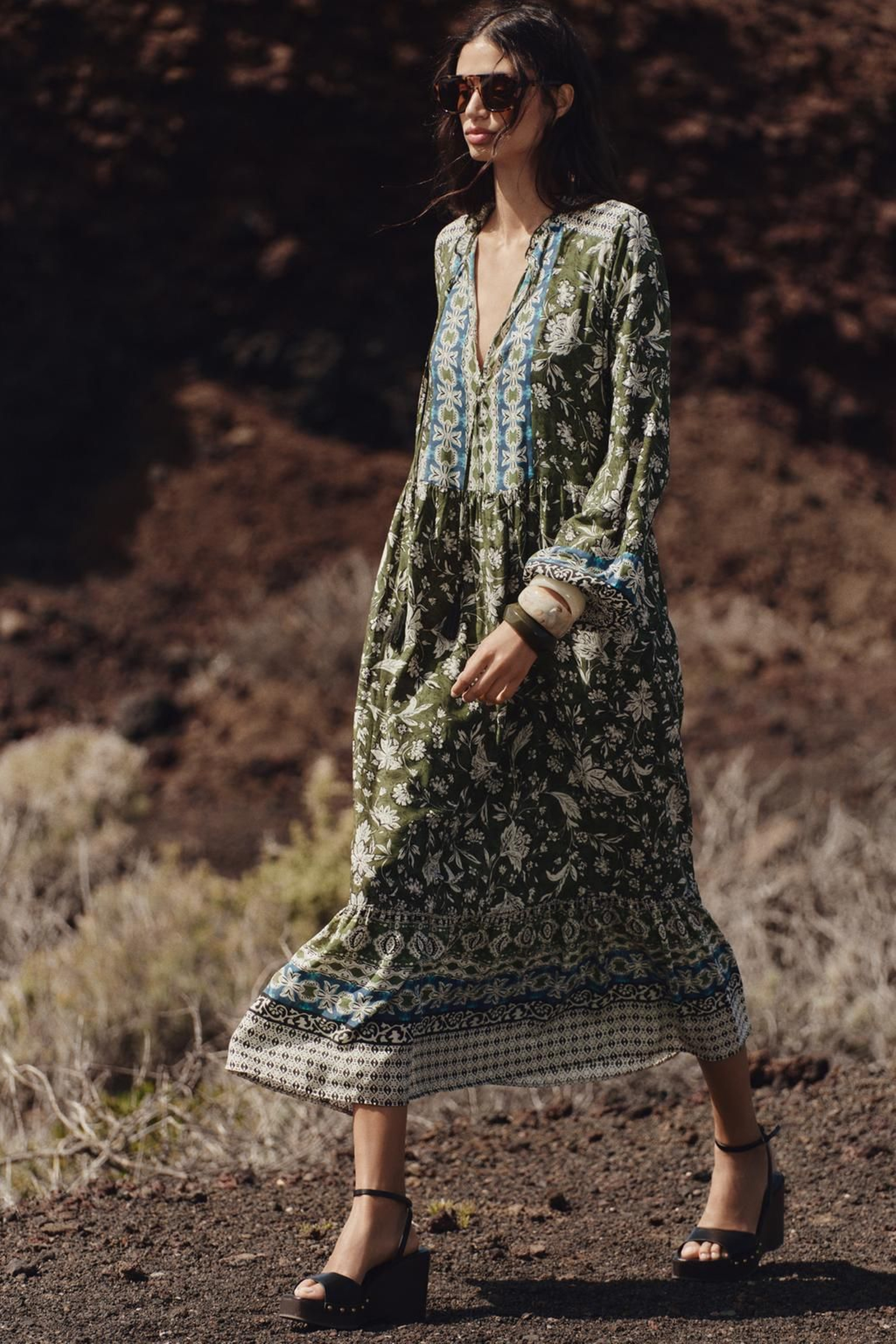 Vestido midi de Zara.