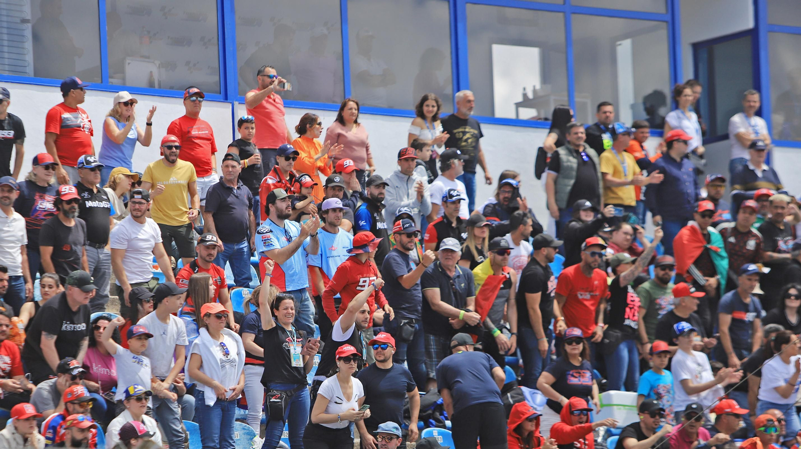 Imágenes del gran ambiente el domingo de carreras MotoGP en el Circuito de Jerez