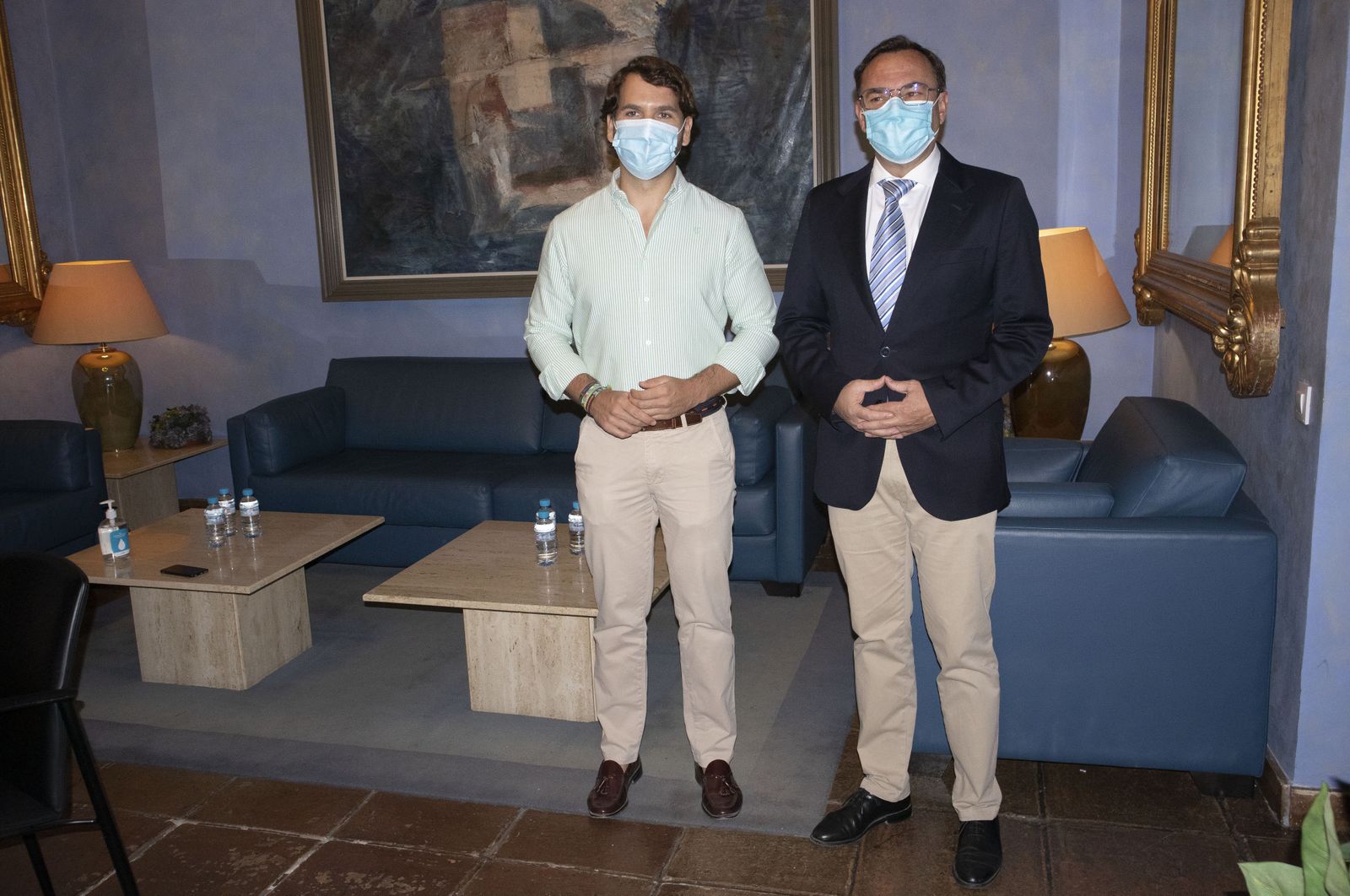 Imagen de la firma del acuerdo entre Francisco Palomares y Fernando Priego.