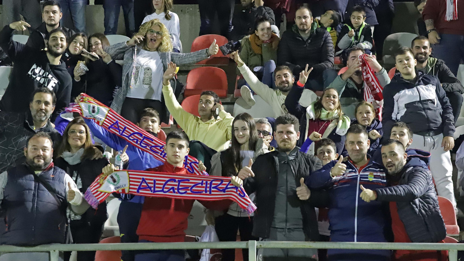 Fotos de la afición durante el Clásico en el Nuevo Mirador