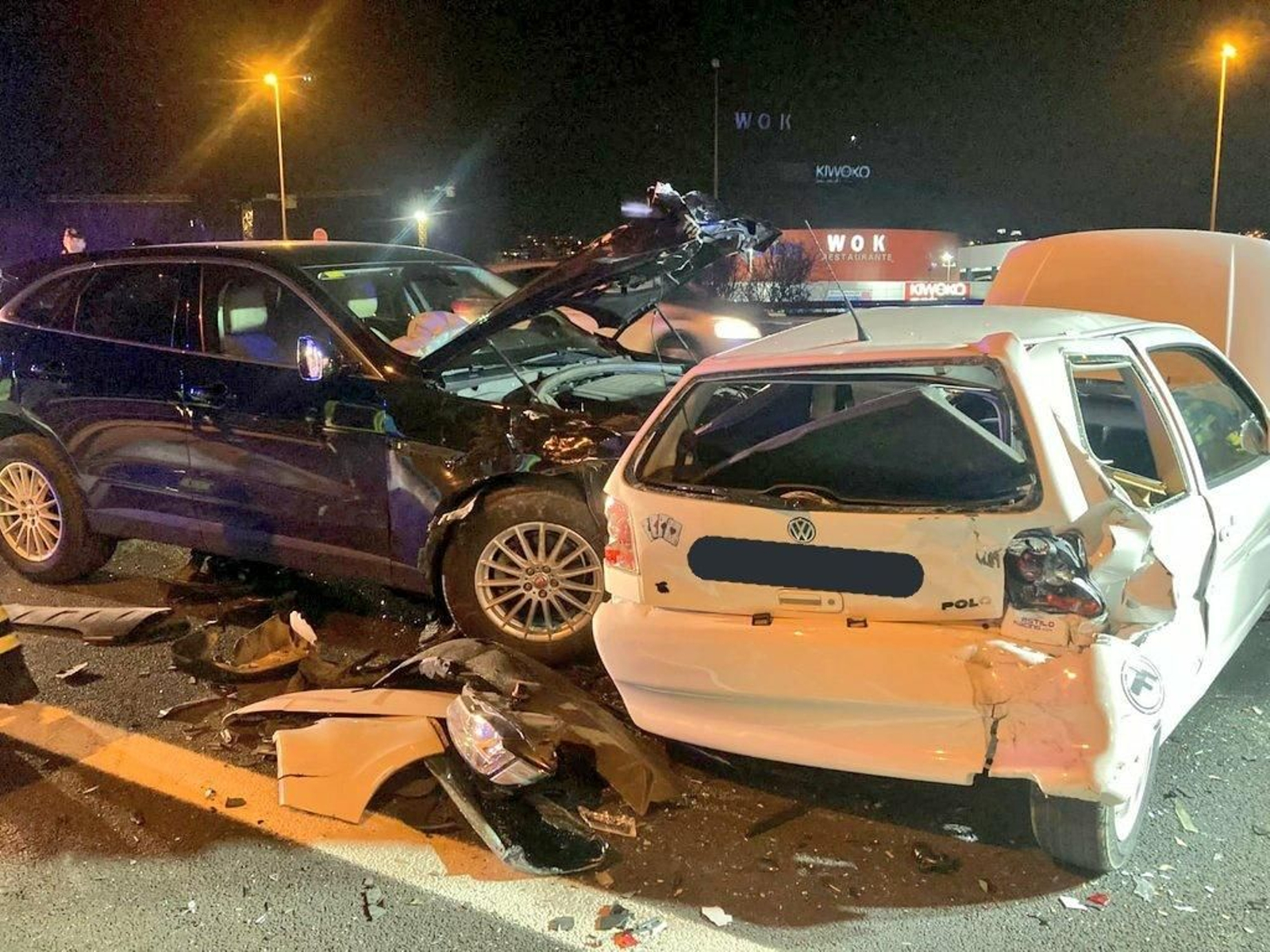 Estado en el que quedaron dos de los coches involucrados en el accidente.