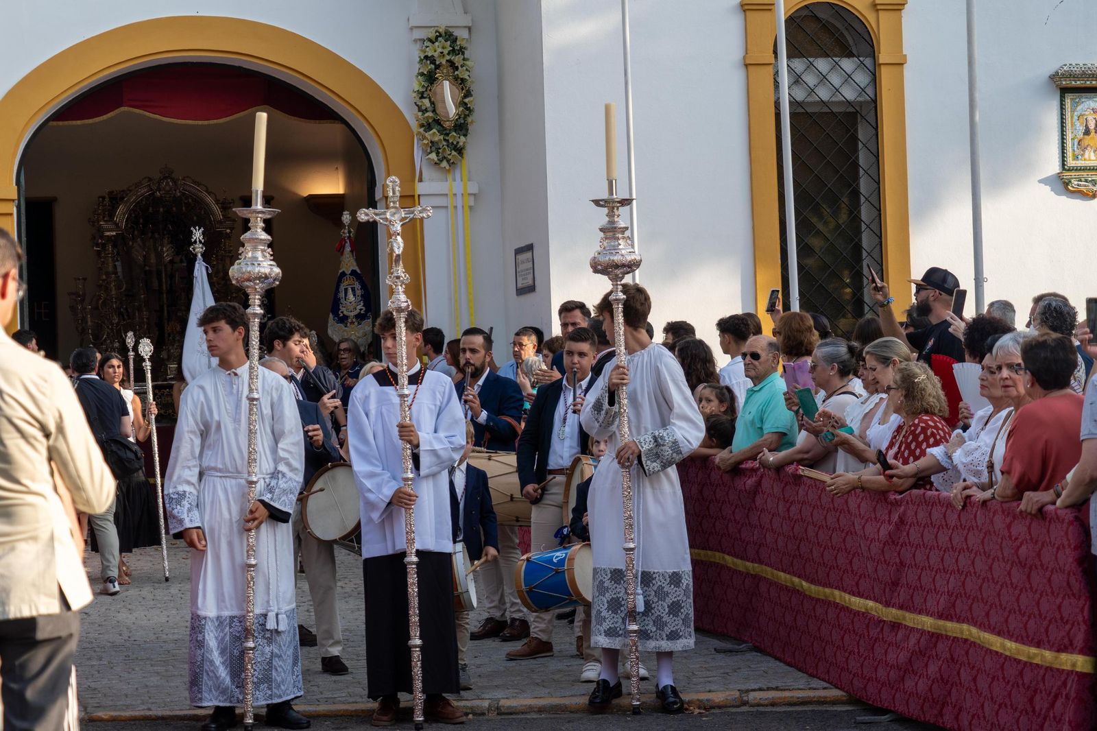 Imágenes del Rosario Jubilar rociero celebrado por las 25 hermandades filiales de la Matriz de Almonte en La Merced