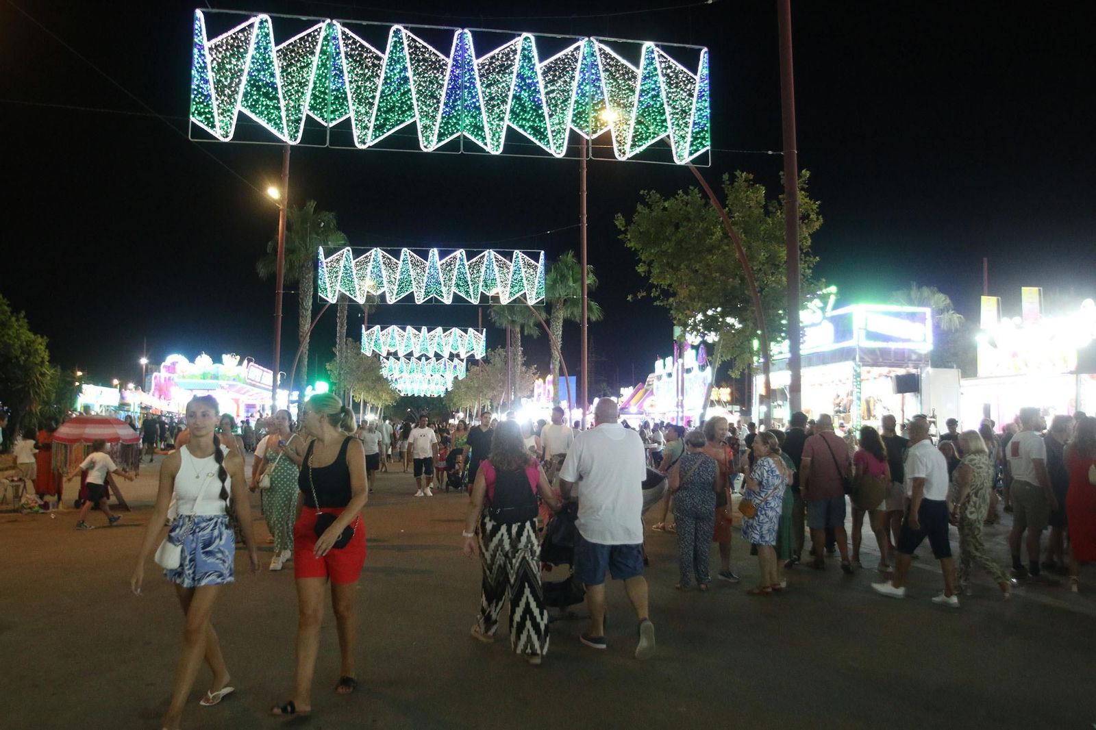 La Feria de Almería enciende sus luces