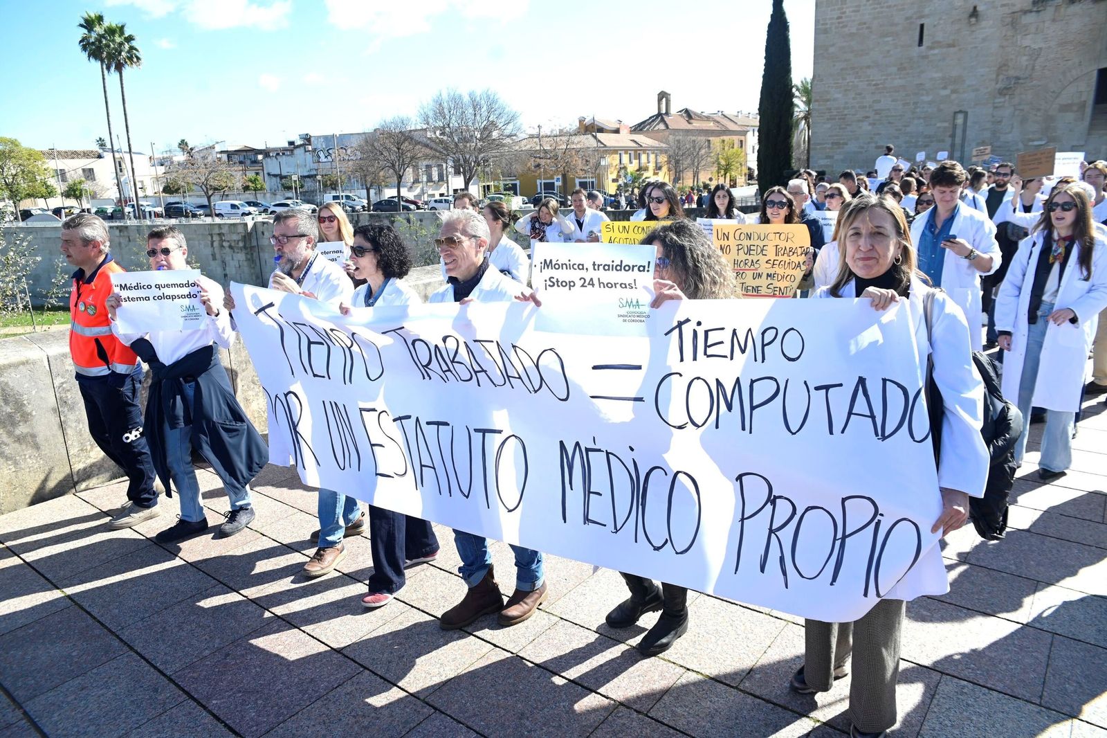 La Marcha de Batas Blancas de los Médicos de Córdoba