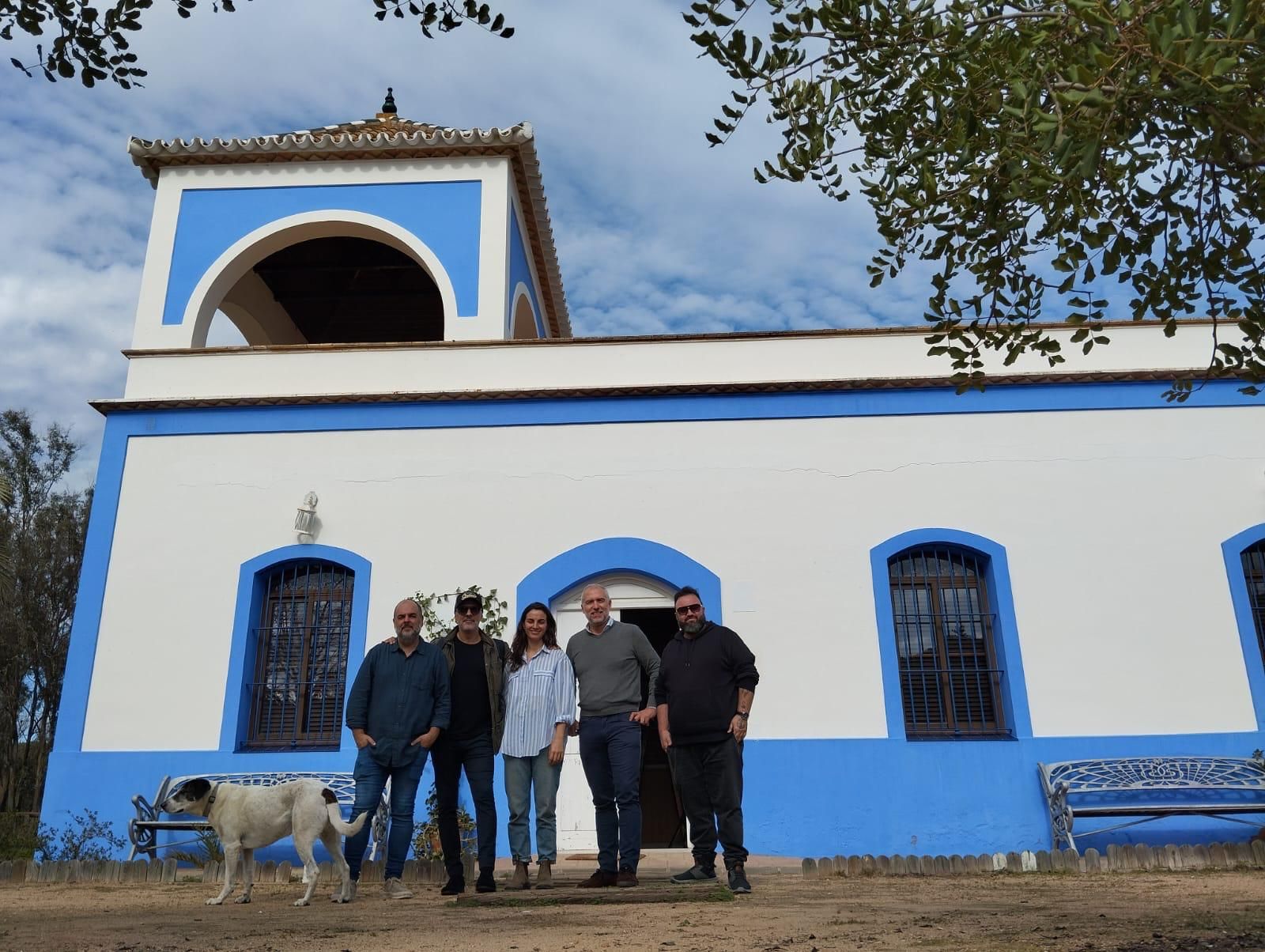 Esteban Magaz, Roberto Álamo, Silvia Acosta, Emiliano Cabot y José David Díaz en la Casita Azul, una de las localizaciones de la película.