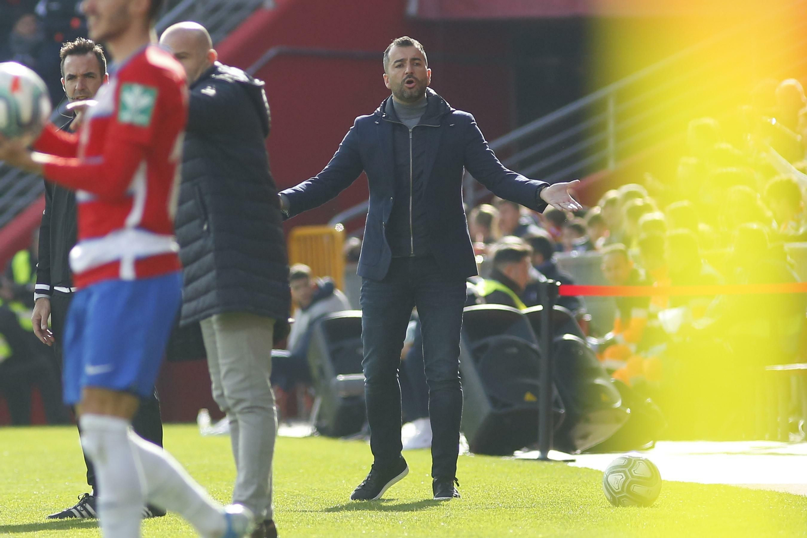 Diego Martínez se queja de una acción en el duelo del pasado sábado del Granada CF ante el Levante.