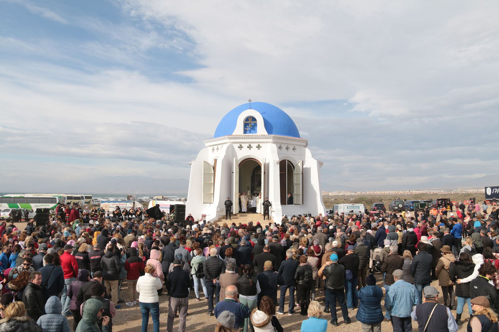Miles de almerienses acuden a Torregarcía en la Romería de la Virgen del Mar