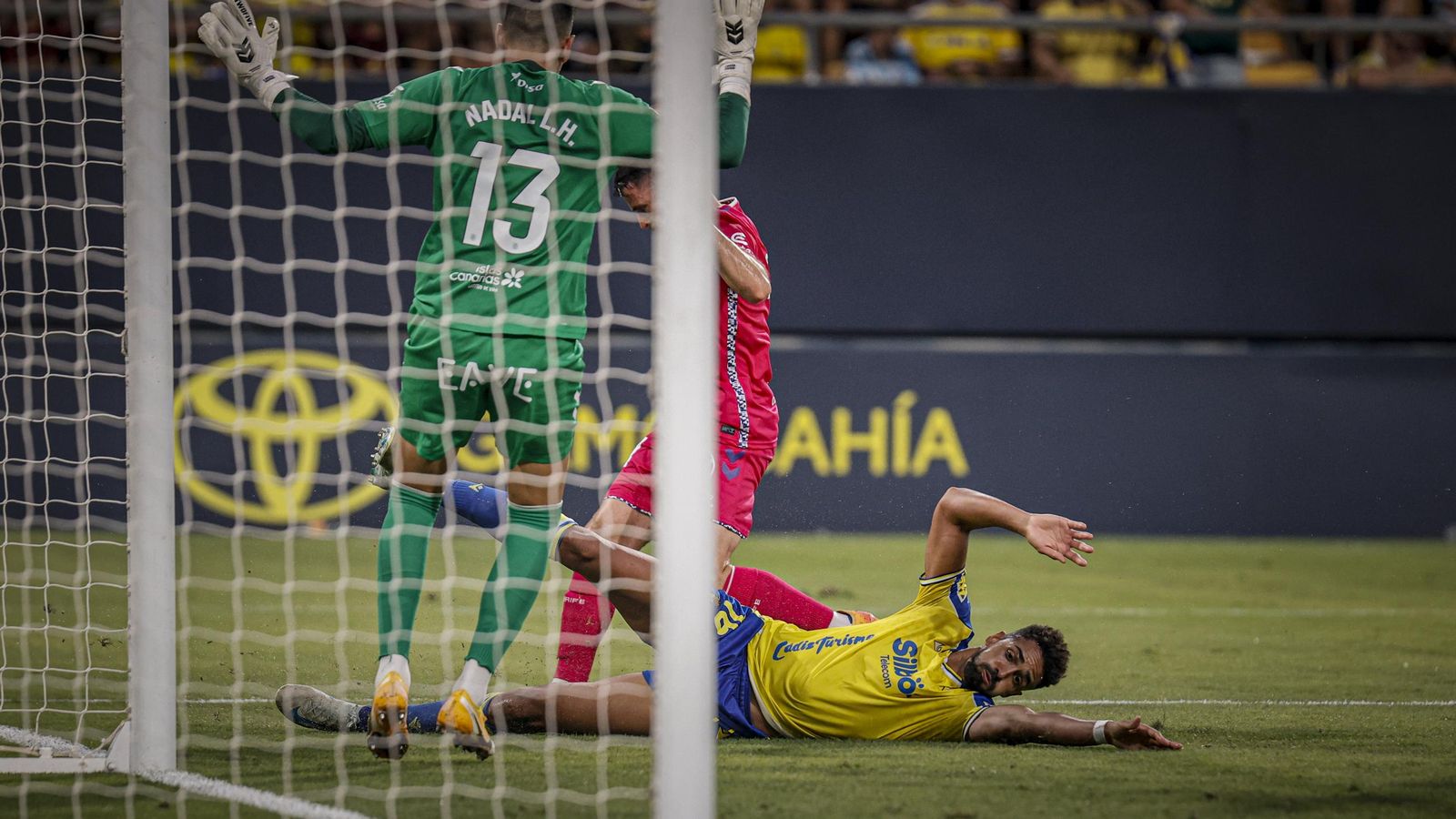 Búscate entre las fotos del partido de fútbol Cádiz CF - CD Tenerife de la Liga Hypermotion