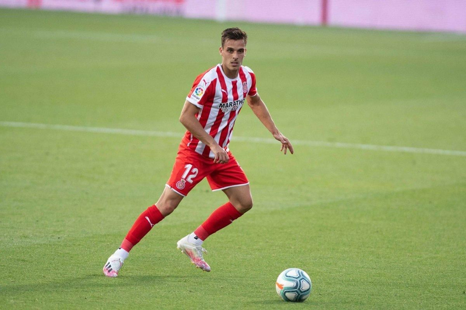 Brian Oliván, en un encuentro con el conjunto gerundense.