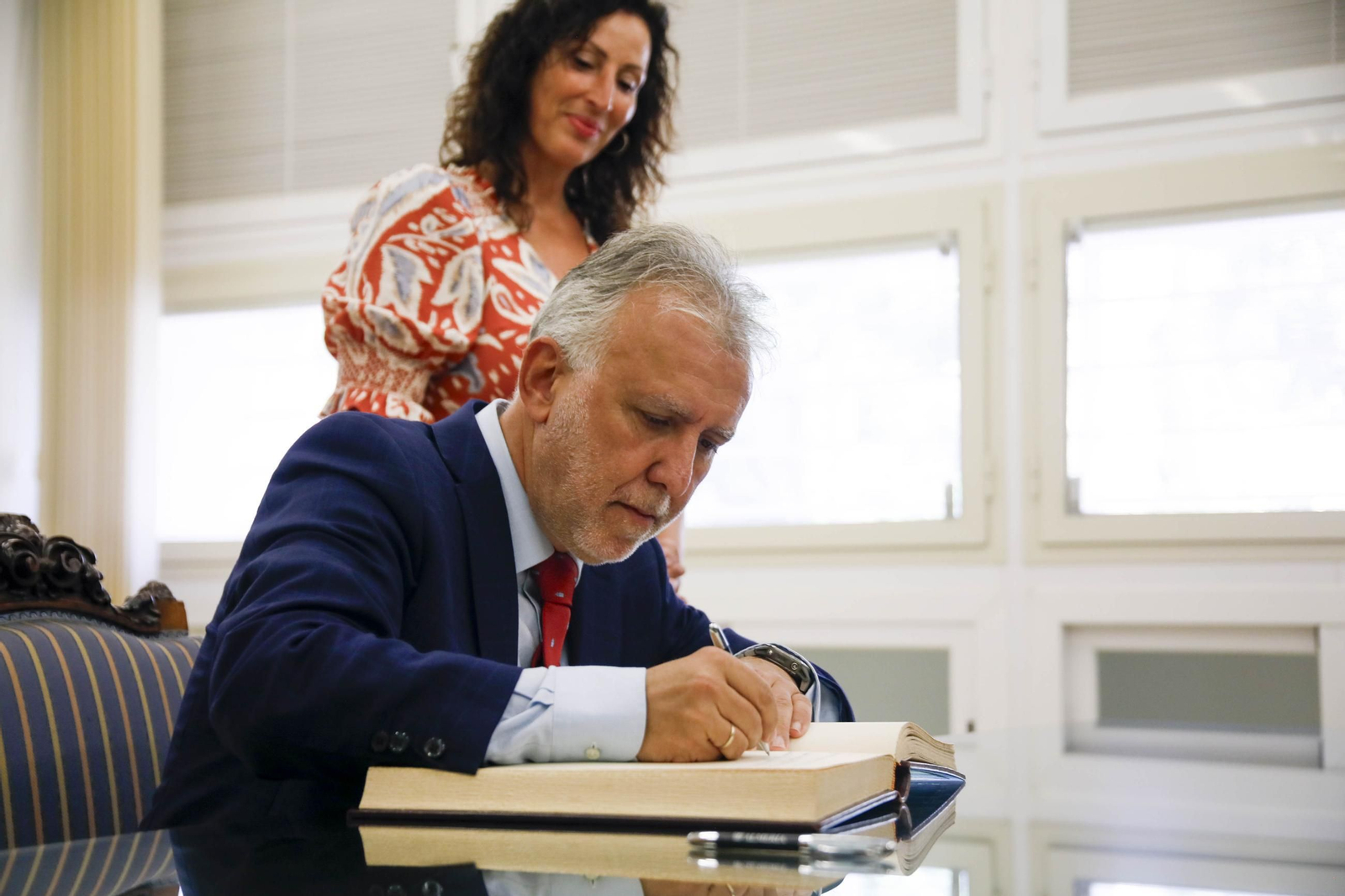 Placa de memoria histórica en el monumento de los coloraos, en imágenes