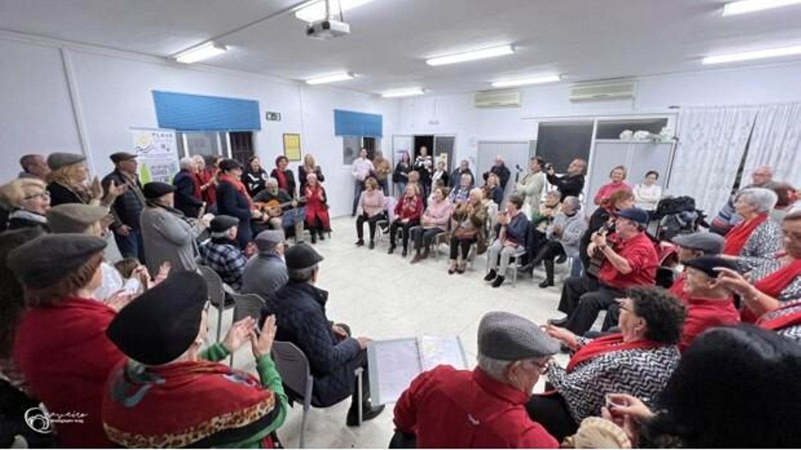 La actuación de los coros en la sede de la Flave.