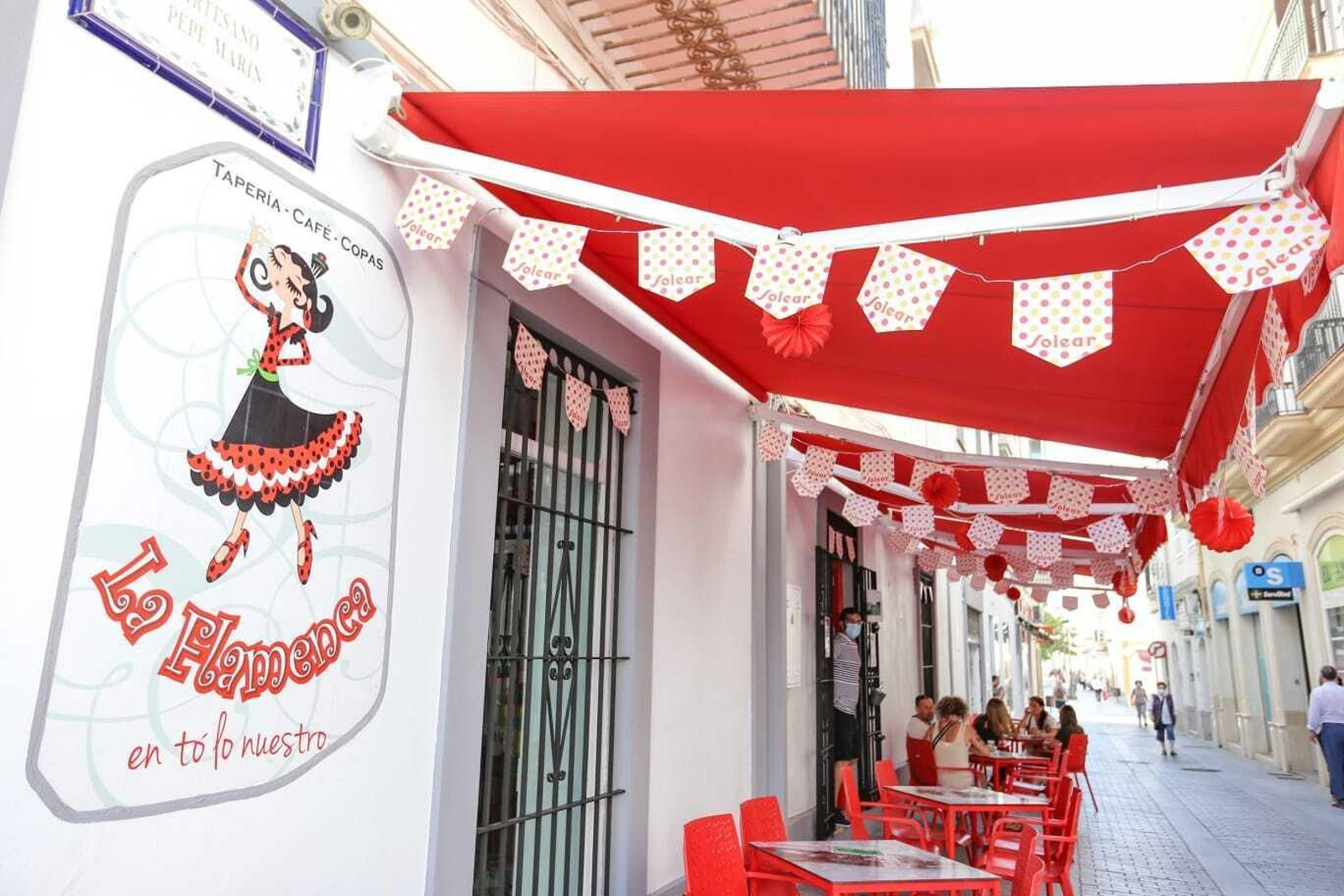El bar La Flamenca es uno de los que han decidido 'celebrar' la Feria en su terraza.