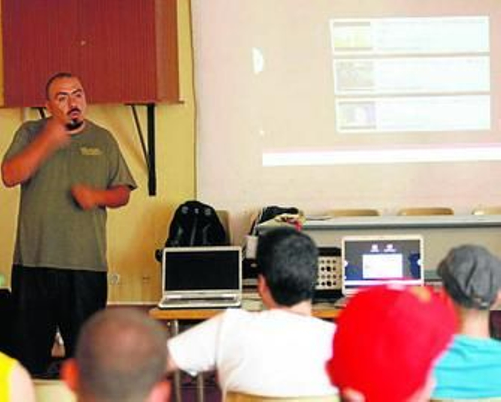 Un momento de la presentación de las jornadas de graffiti.