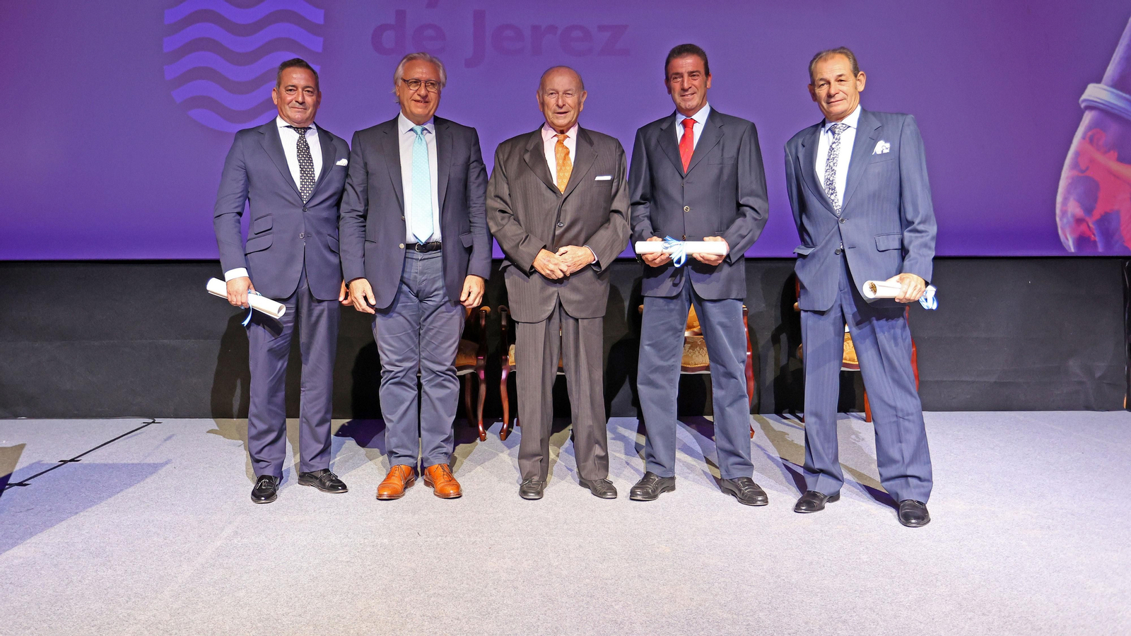 Ignacio Rambla, Manuel Márquez y Rafael Soto, reconocidos como embajadores Jerez Ciudad del Caballo, junto a Álvaro Domecq y Francisco Camas. Ignacio Rambla, Manuel Márquez y Rafael Soto, reconocidos como embajadores Jerez Ciudad del Caballo, junto a Álvaro Domecq y Francisco Camas.