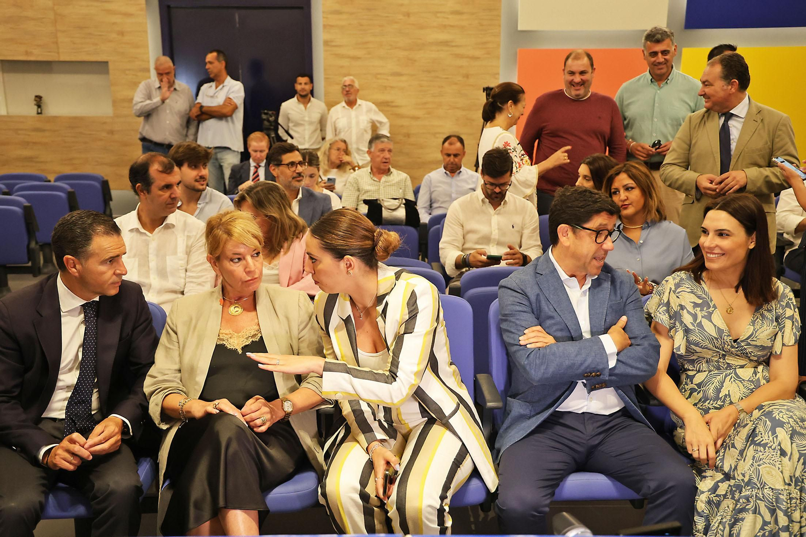 Imágenes de la firma con alcaldes de 34 municipios los convenios del programa 'Tu Diputación Invierte'