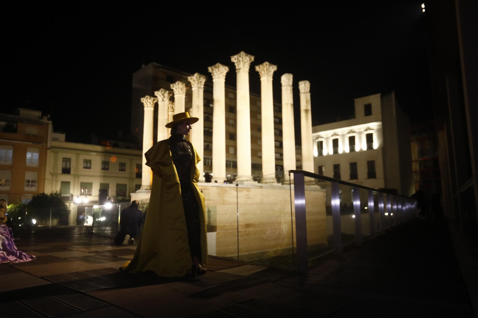 Las mejores imágenes del desfile de Mancini en el Templo Romano de Córdoba