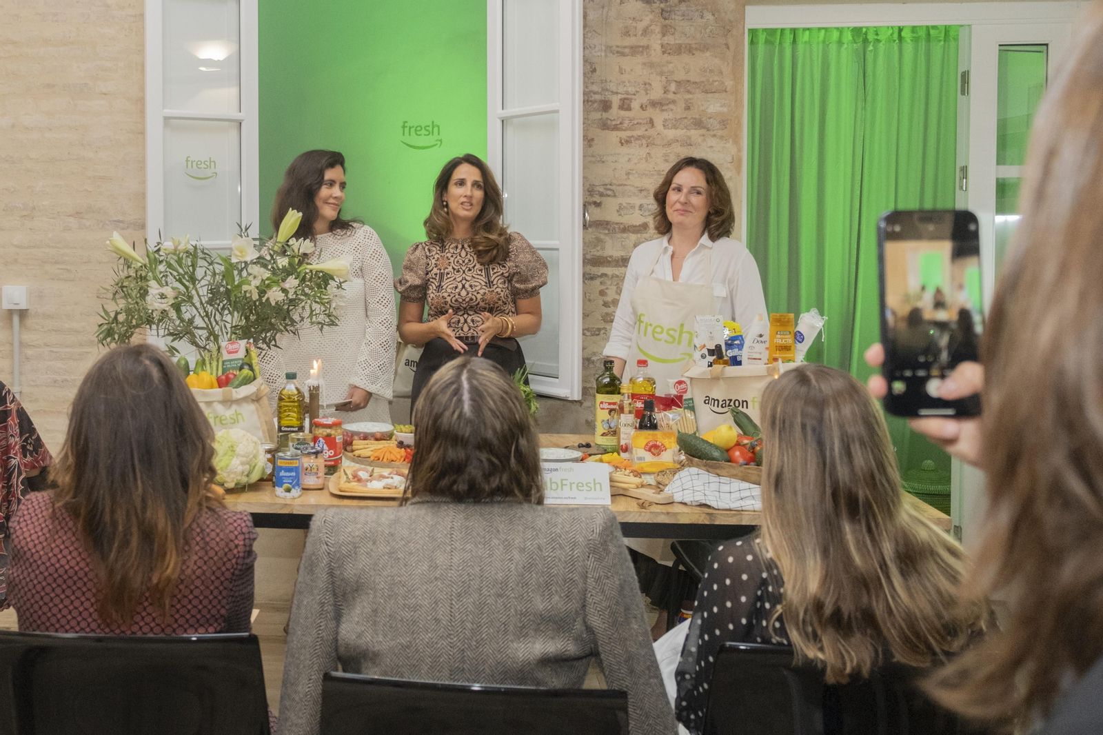 La cena con productos de Amazon Fresh es un concepto que el Club Fresh lleva a cabo con Cenas Adivina y con la colaboración de WeWow