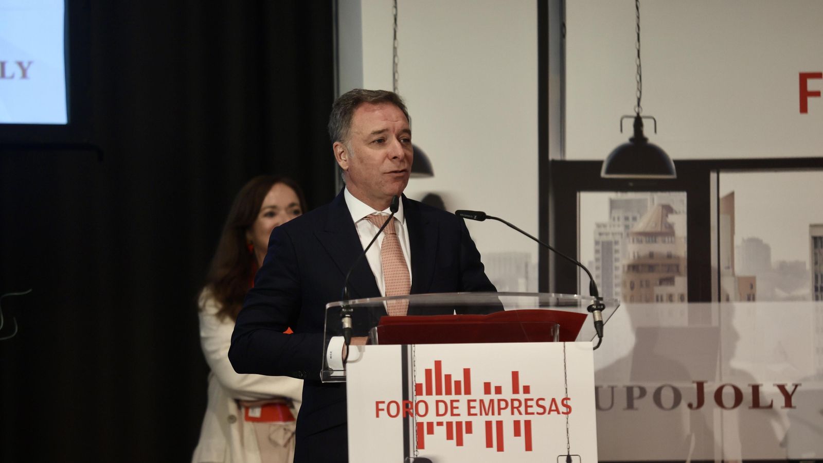 Manuel de la Cruz, director territorial de Banco Santander en Andalucía, durante su intervención.