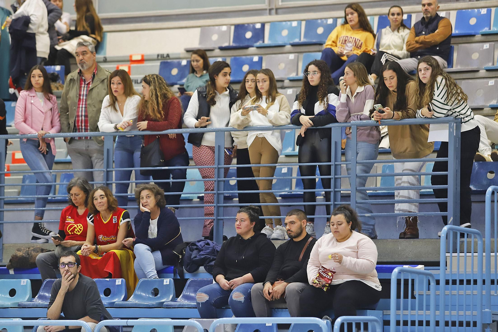Ambiente en las gradas en el partido de la selección Española femenina de baloncesto contra Islnadia